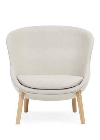 Normann Copenhagen - Fåtölj - Hyg Lounge Chair by Simon Legald / Low - Eg / Main Line flax: MLF20 (Sand)