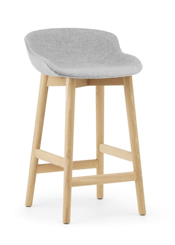 Normann Copenhagen - Stol - Hyg bar stool 65 cm wood - full upholstery - Synergy 16 - Oak