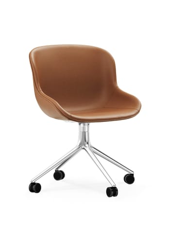 Normann Copenhagen - Puheenjohtaja - Hyg Chair Swivel 4W - full upholstery - Ultra leather brandy - Aluminum
