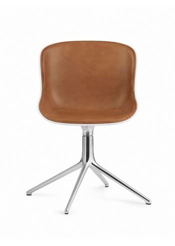 Normann Copenhagen - Stoel - Hyg Swivel Chair by Simon Legald / Front Upholstery - White / Ultra Leather Brandy
