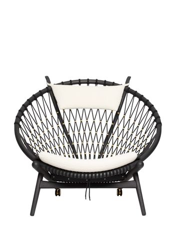 PP Møbler - Poltrona - pp130 Circle Chair / By Hans J. Wegner - Karakorum col. 1 Ivory / Black Flag Halyard / Brass / TannicTint Black Oak