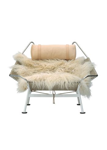 PP Møbler - Chaise lounge - pp225 Flag Halyard Chair / By Hans J. Wegner - Natural Flag Halyard / Vegetal Leather Nature 20090 / White Lacquered Steel / Assorted Sheepskin