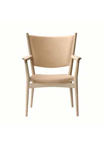 PP Møbler - Dining chair - pp240 Conference Chair / By Hans J. Wegner - Vegetal Leather Nature 20090 / Soaped Ash