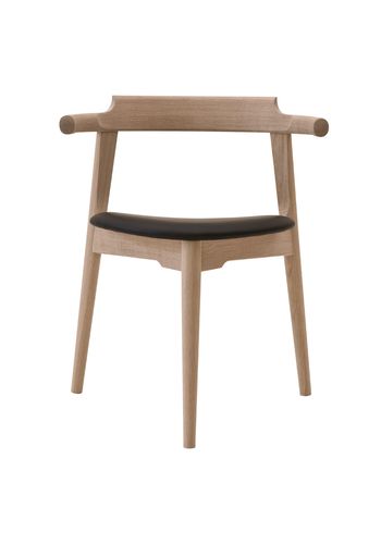 PP Møbler - Cadeira de jantar - pp58/3 Tripod Chair / By Hans J. Wegner - Elegance Leather Black 20198 / Soaped Oak