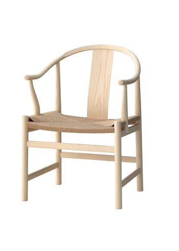 PP Møbler - Dining chair - pp66 Chinese Chair / By Hans J. Wegner - Soaped Ash / Natural Papercord