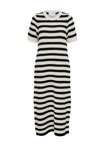 Selected Femme - Vestir - SLFAlby SS Long Knit Dress - Birch/Black