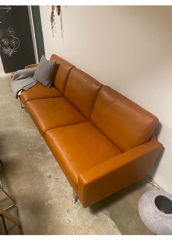 Skipper Furniture - Soffa för 3 personer - Firenze 3½ seater - Showroom model - Anilina leather Cognac / Steel frame