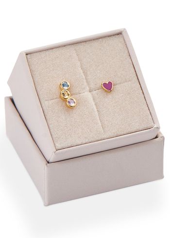 Stine A - Earrings - Planbørnefonden X Stine A Jewelry Candy Love, Love Box - Gold