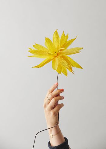 Studio About - Papirblomster - Paper Flower - Shooting Star - Yellow