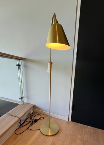 &tradition - Floor lamp - Bellevue AJ7 / Floor Lamp - Brass - Display model