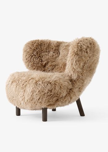 &tradition - Lounge stoel - Little Petra VB1 by Viggo Boesen - Walnut / Sheepskin, 50mm Honey