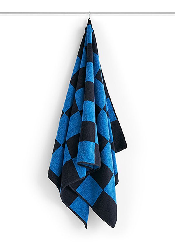 https://images.byflou.com/13/3/images/products/600/0/hay-haandklaede-check-bath-towel-cobalt-blue-2447716.jpeg