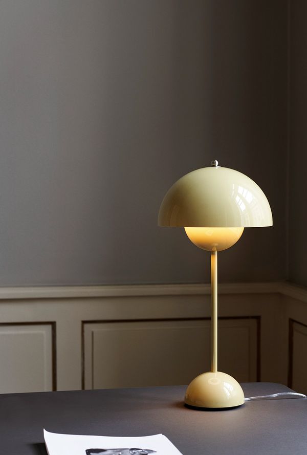 Flowerpot Table Lamp VP3 by Verner Panton - Lampe de table - &tradition