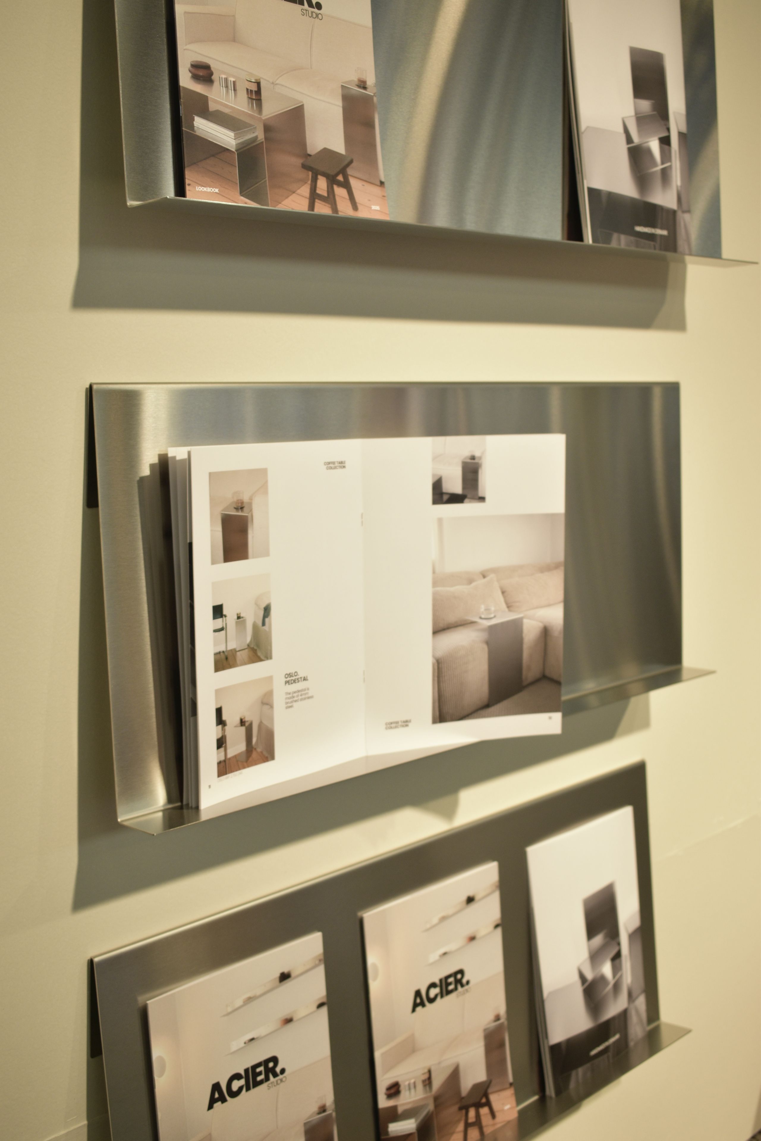 Acier Studio - Zeitschriftenhalter - Bodø Magazine Stand - Stainless Steel