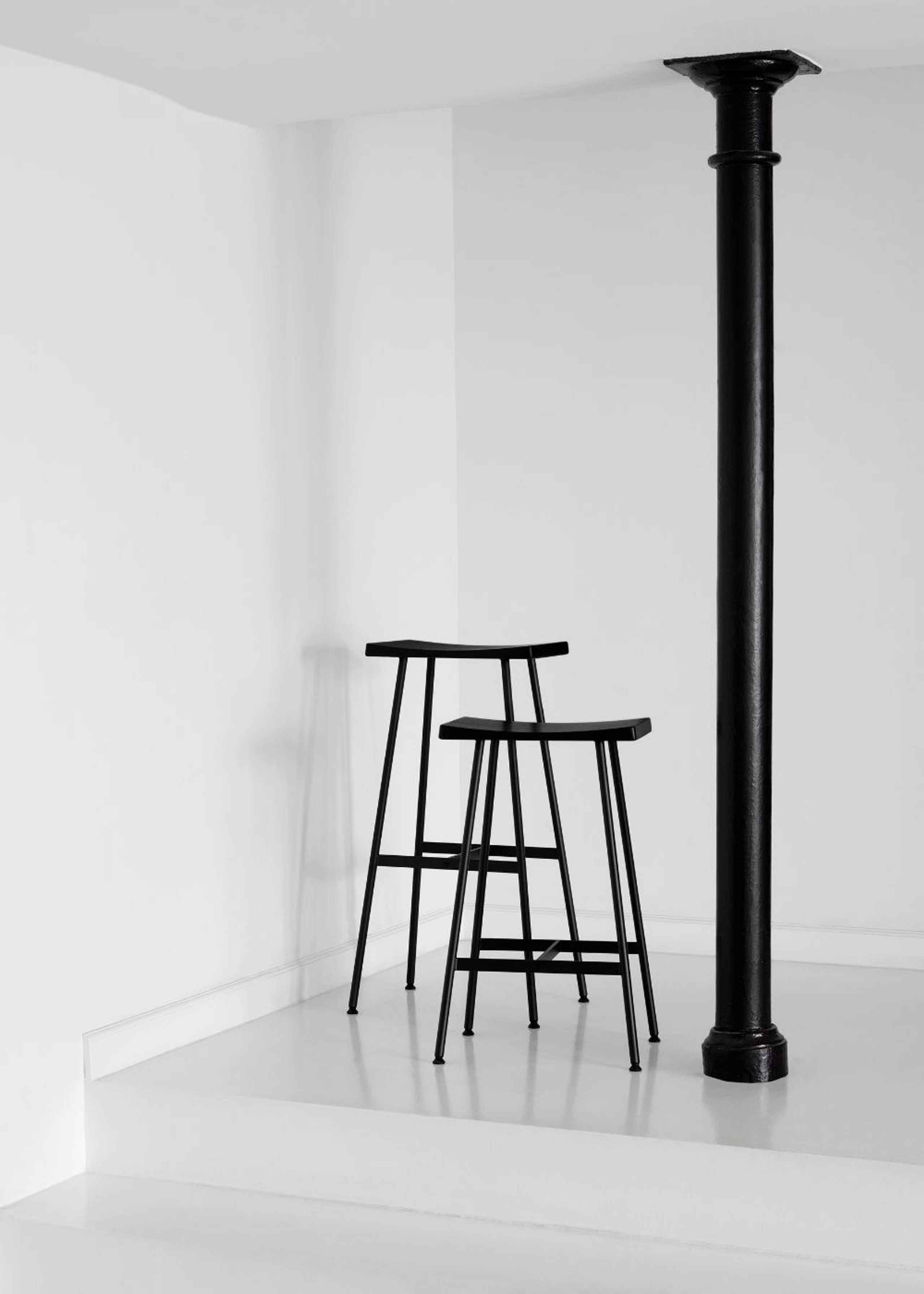 Andersen Furniture - Barhocker - HC2 Barstool - Black Powder Coating / Black Stained Oak