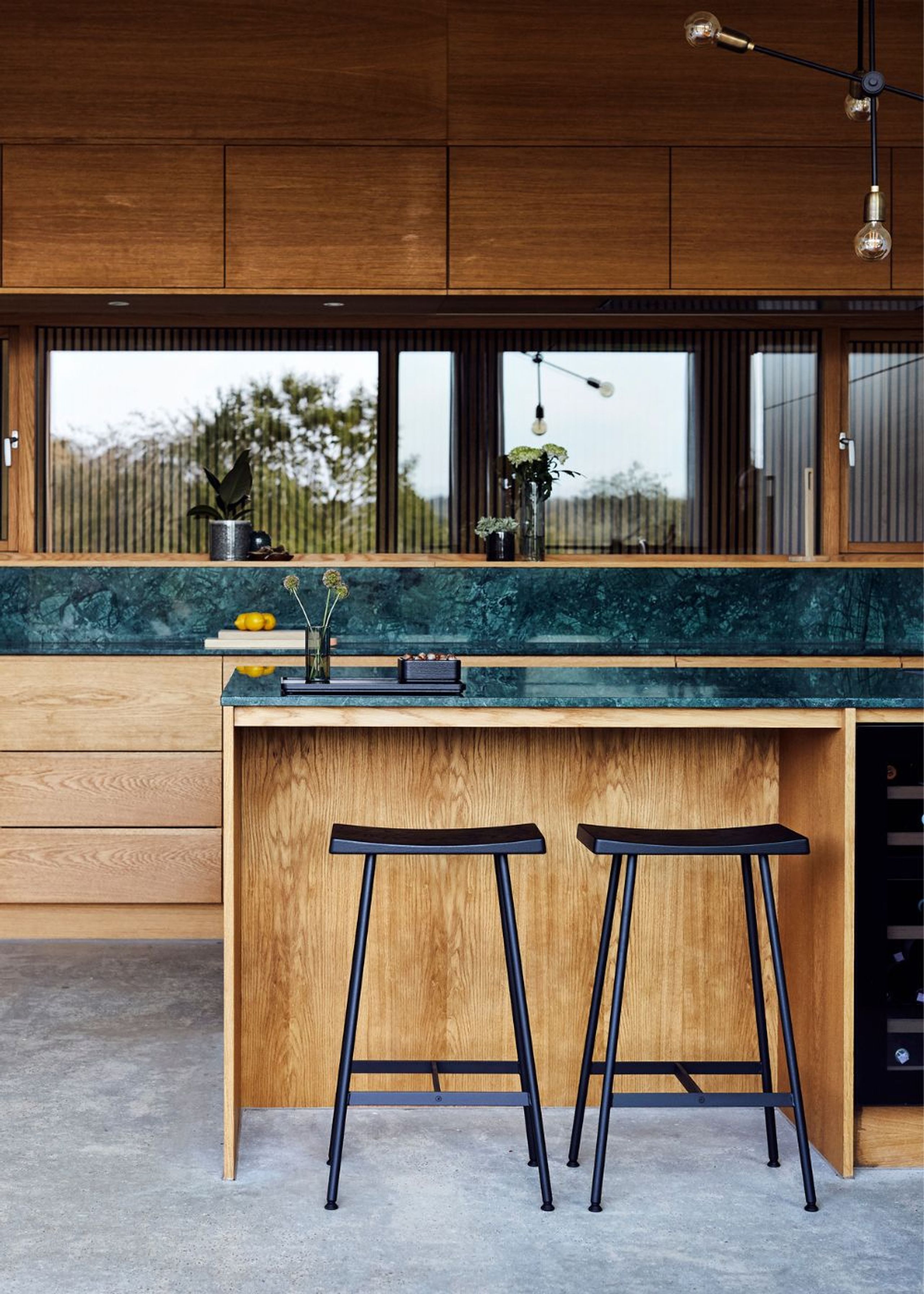 Andersen Furniture - Barhocker - HC2 Barstool - Black Powder Coating / Black Stained Oak