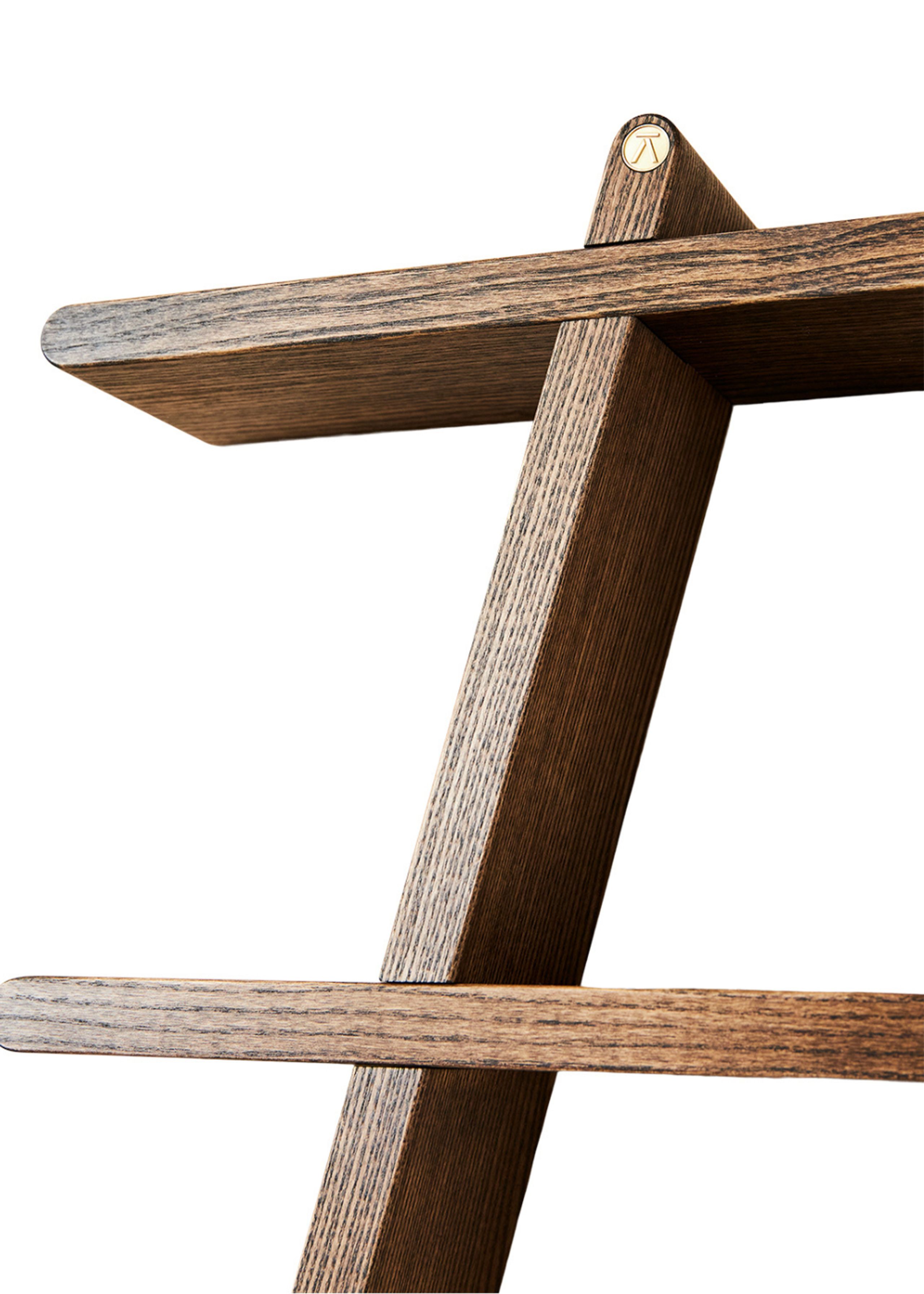 Andersen Furniture - Policová deska - A-wall Shelf - Medium - Smoked Oiled Ash