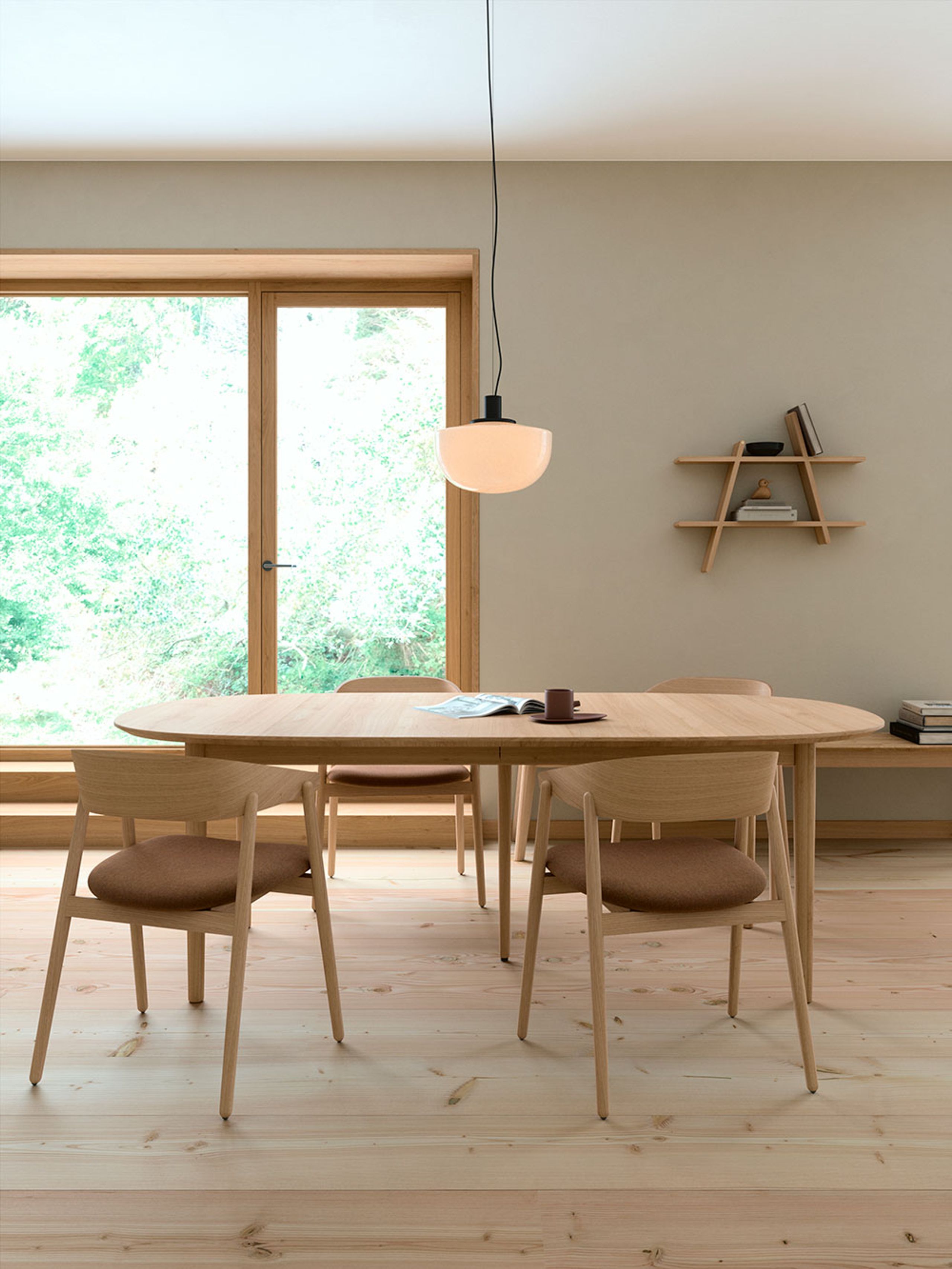 Andersen Furniture - Chaise à manger - AC2 Chair / Padded Seat - Hêtre / Blanc pigmenté laqué mat / Cuir : Cognac