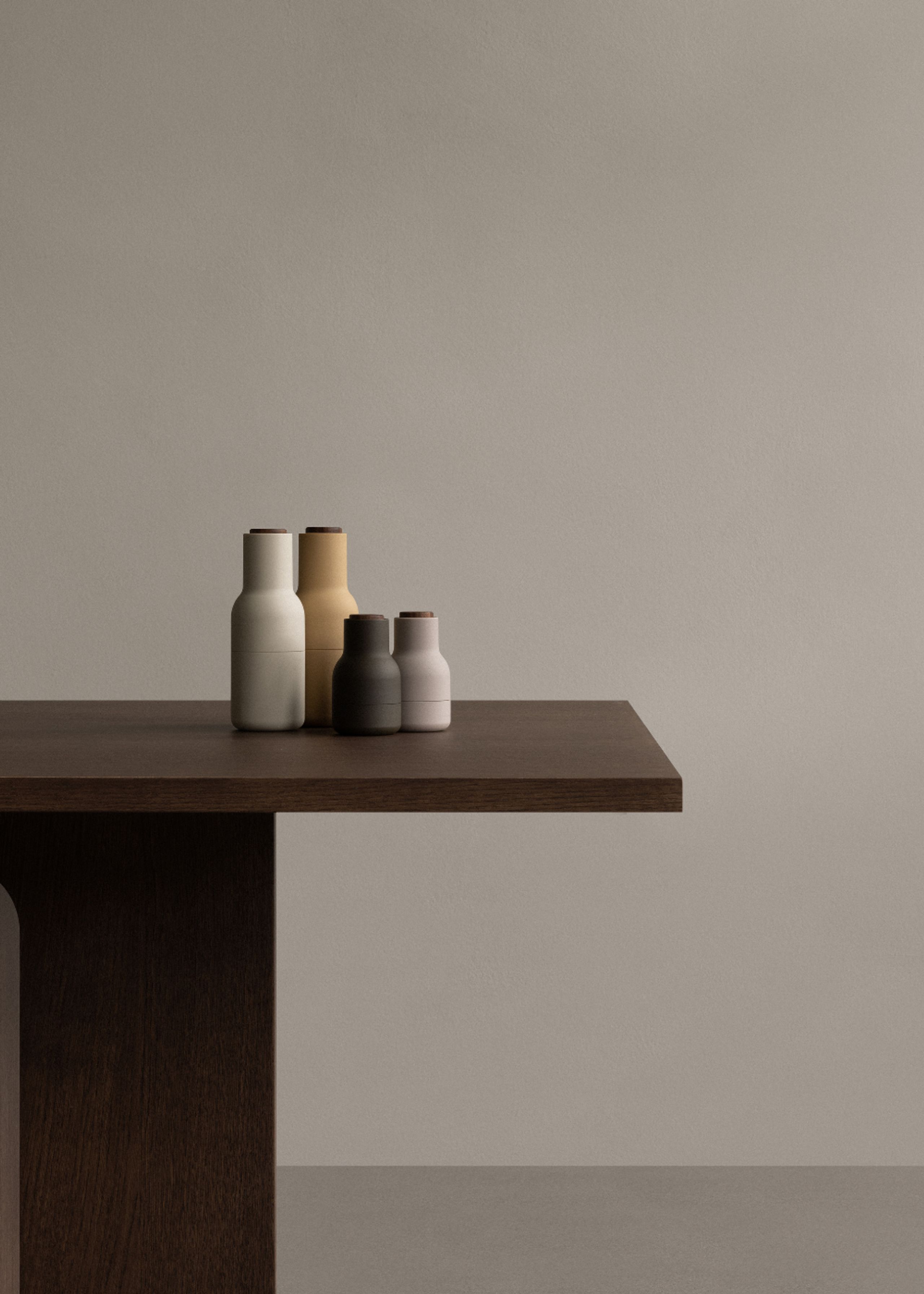 Audo Copenhagen - Mlýn - Bottle Grinder, Small, 2 pcs. - Hunting Green/Beige / Lid: Walnut