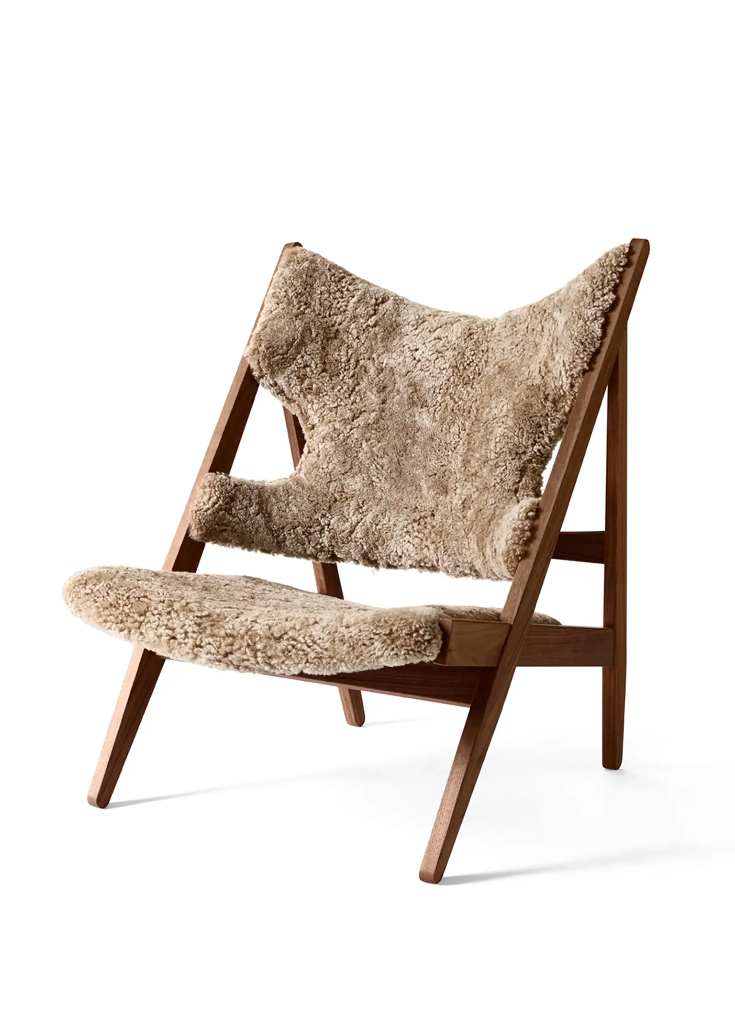 Audo Copenhagen - Sillón - Knitting Lounge Chair - Walnut / Sheepskin: Sahara