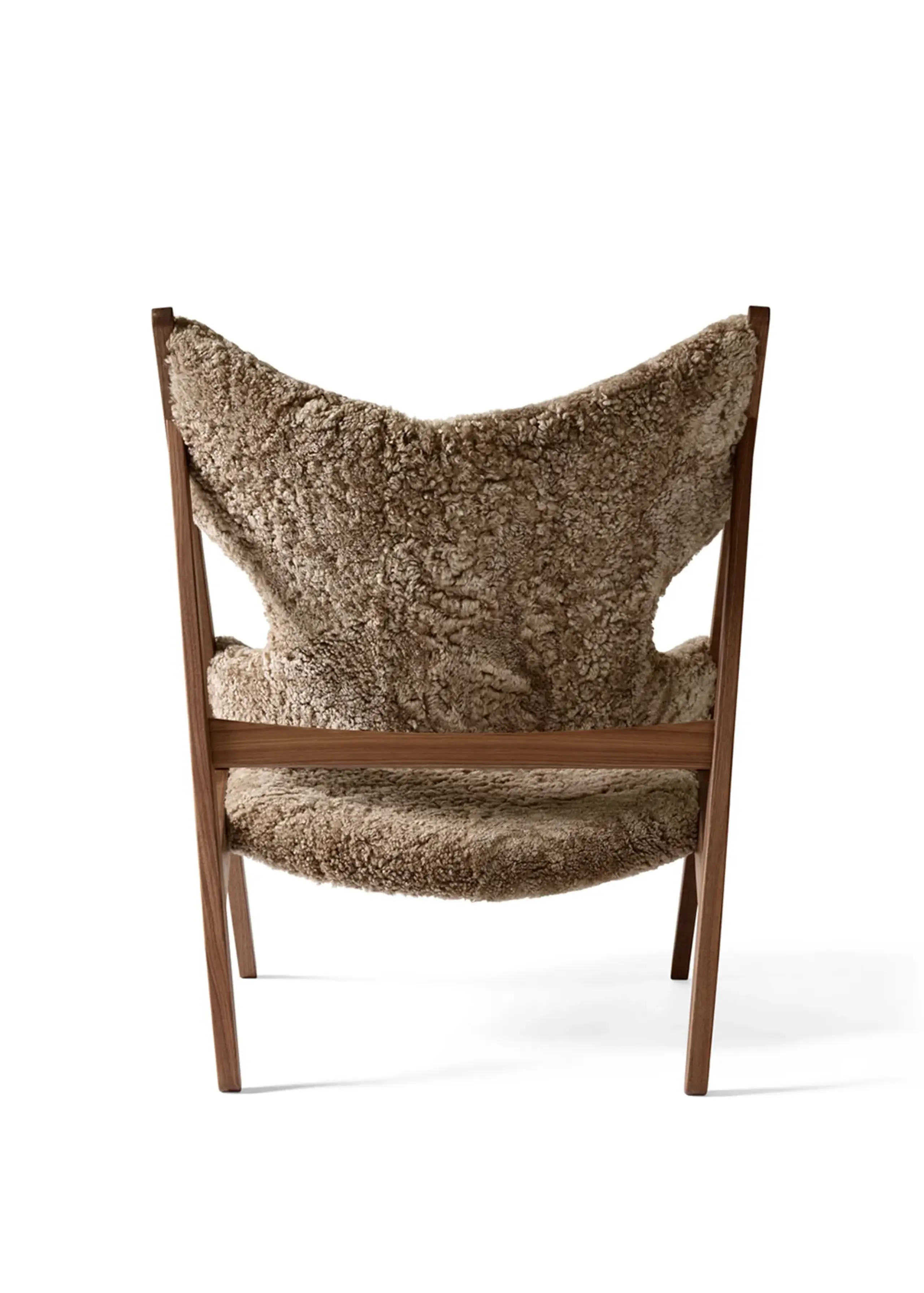 Audo Copenhagen - Sillón - Knitting Lounge Chair - Walnut / Sheepskin: Sahara
