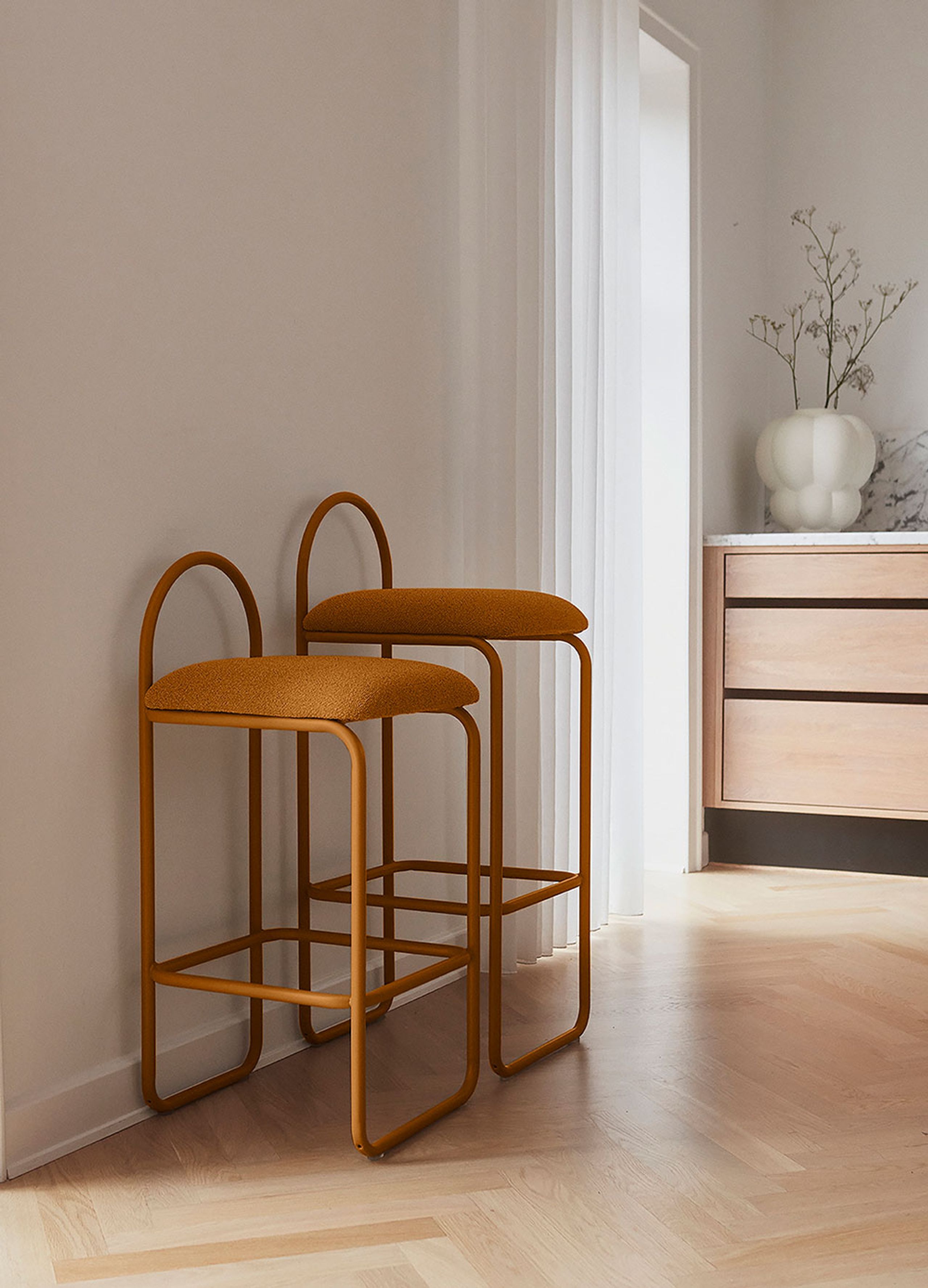 AYTM - Tabouret de bar - ANGUI bar chair - Low - Anthracite/Gold