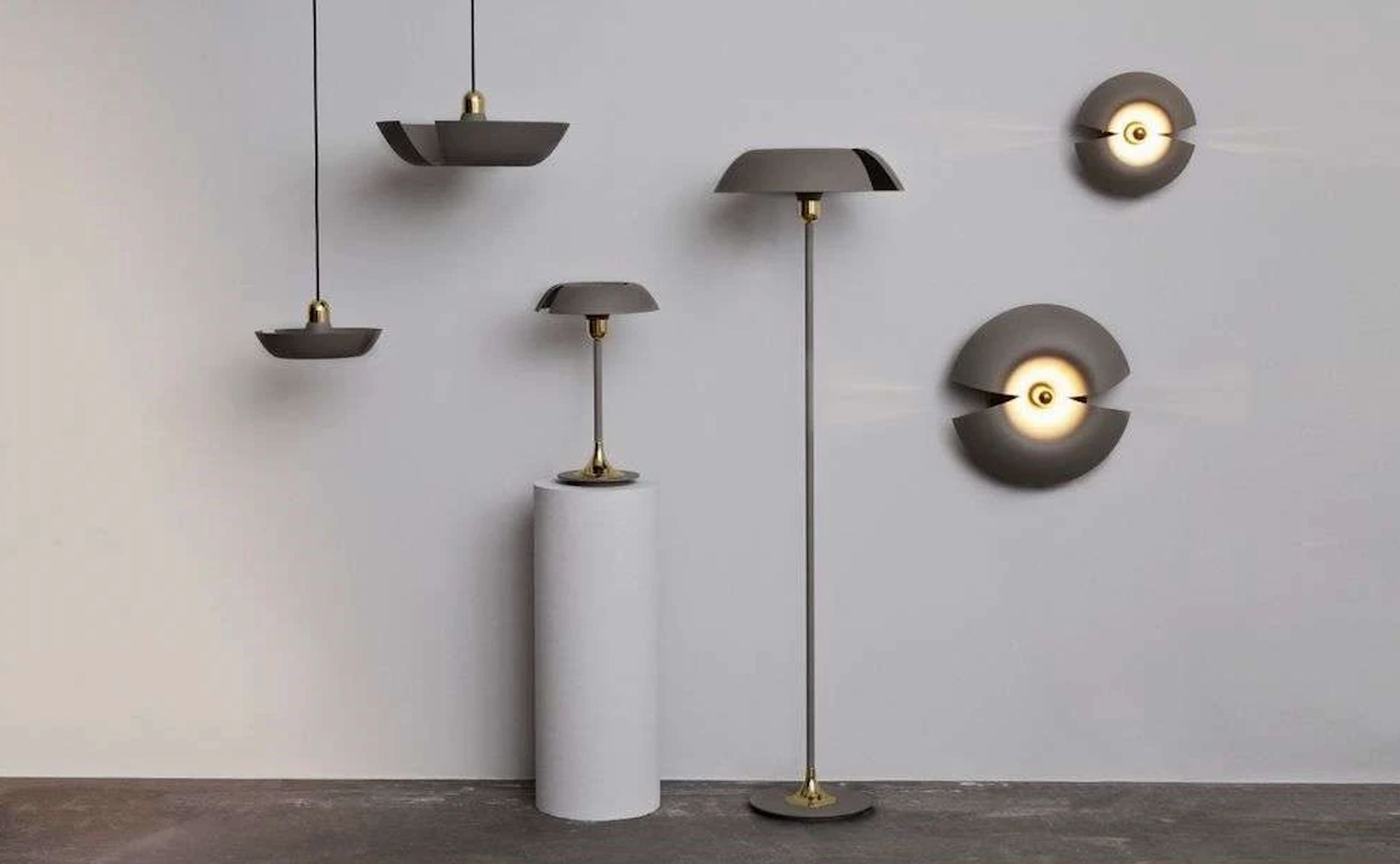 AYTM - Lampe de table - CYCNUS Table lamp - Taupe/gold