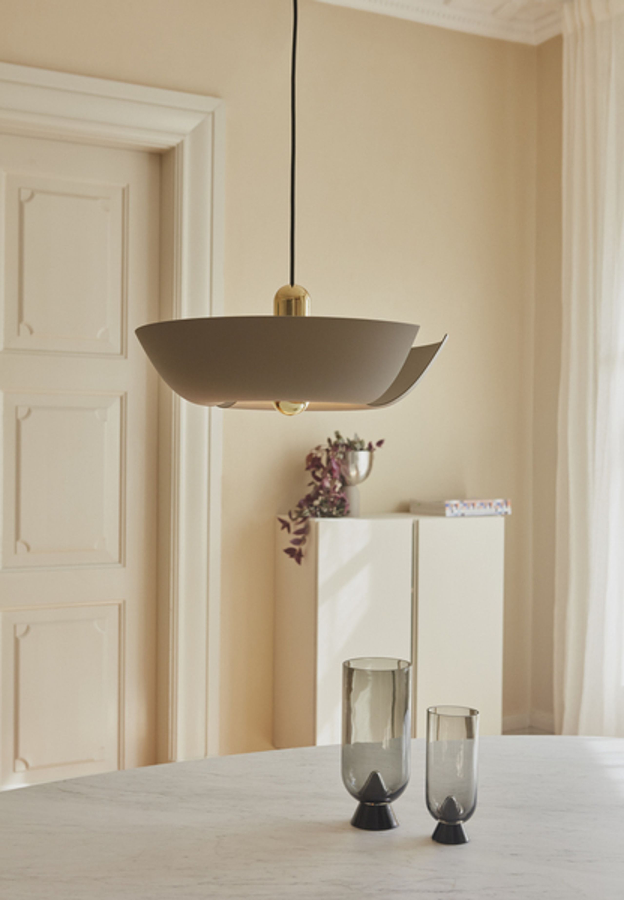 AYTM - Lampe - CYCNUS pendant - Black/gold large
