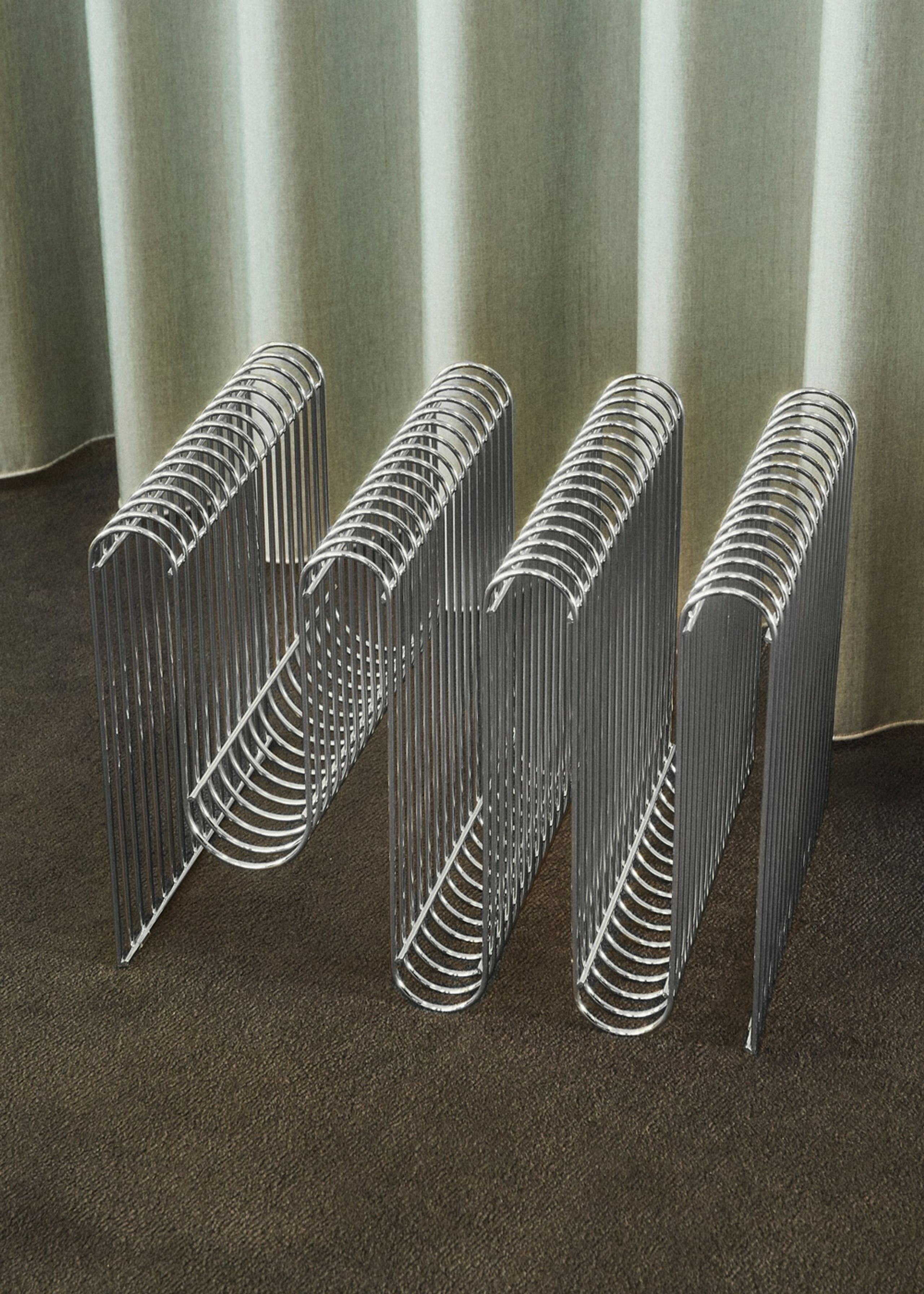 AYTM - Porta revistas - Curva Magazine Holder - Silver