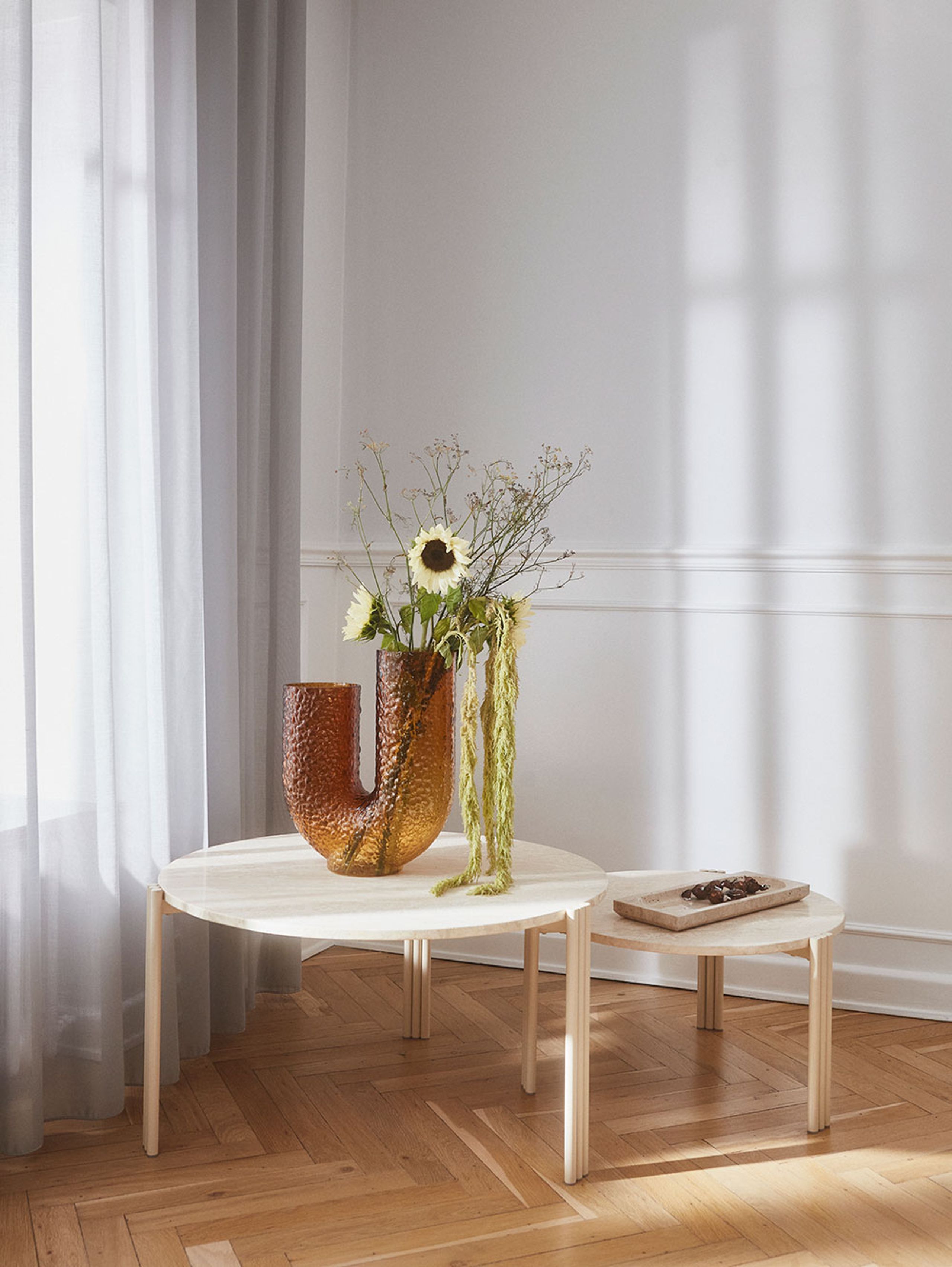 AYTM - Table basse - TRIBUS coffee table - Small - Light Sand/Black