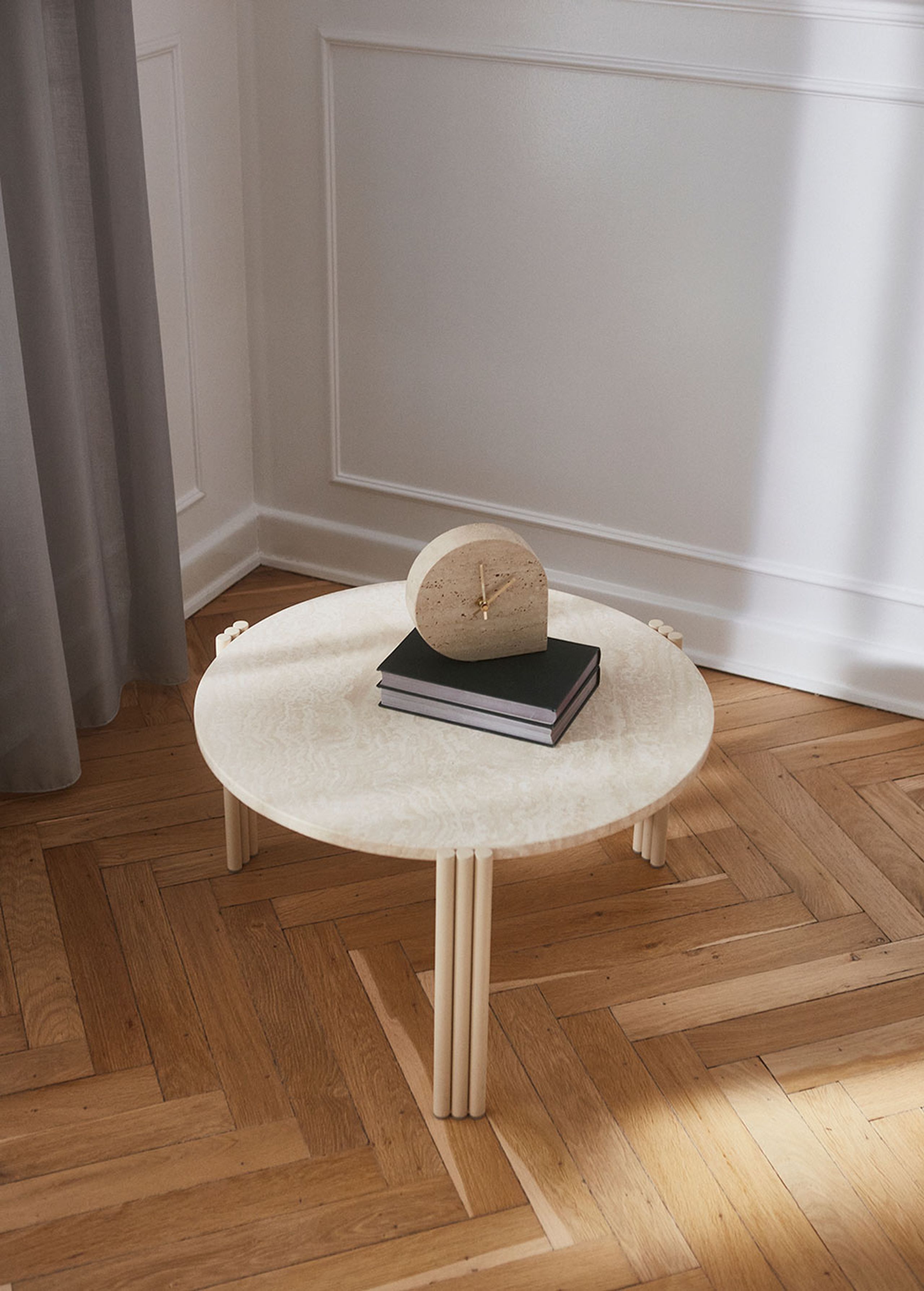 AYTM - Table basse - TRIBUS coffee table - Small - Light Sand/Black