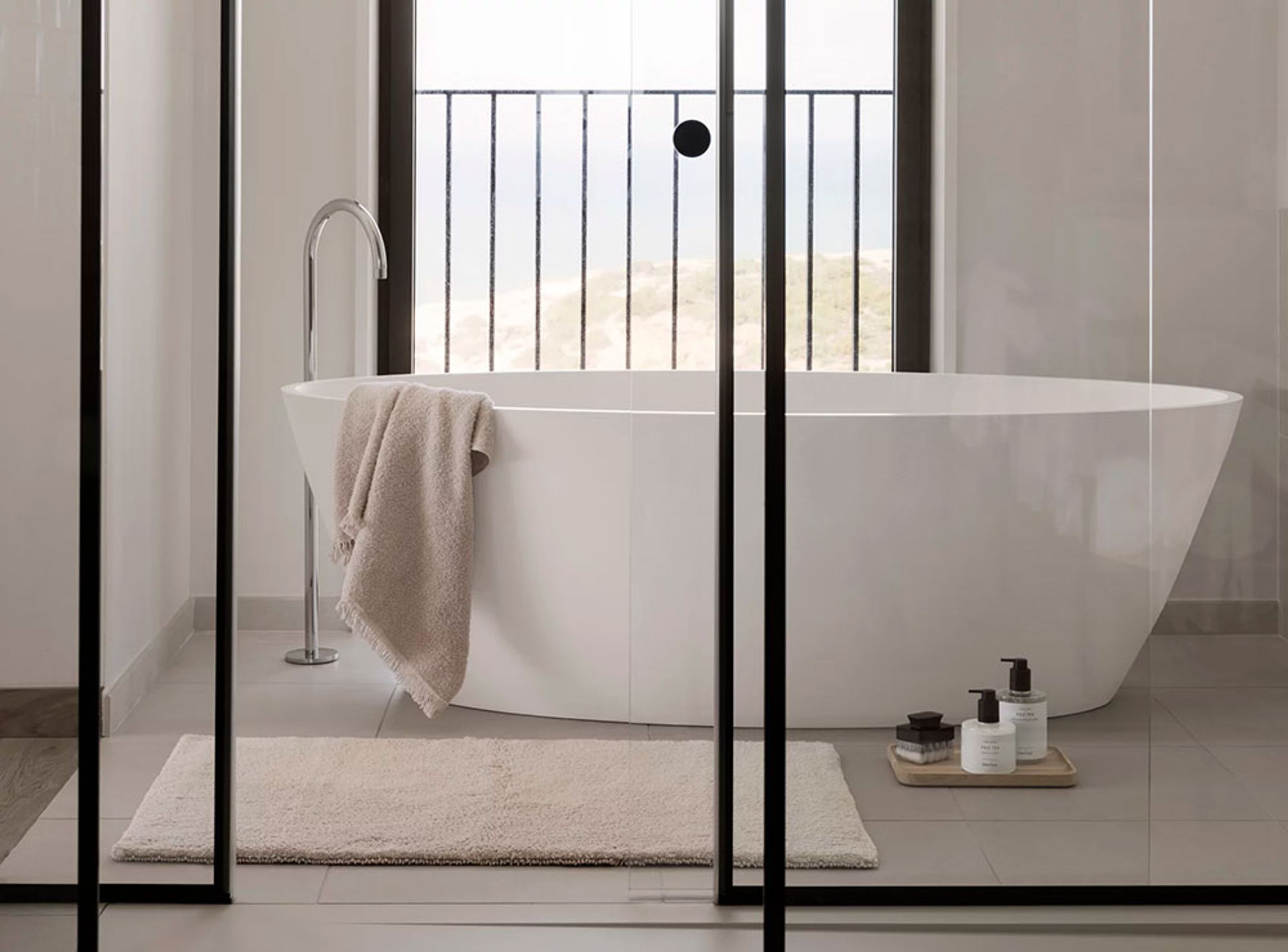 Blomus - Taca - Oku Tray - Black - M - Round