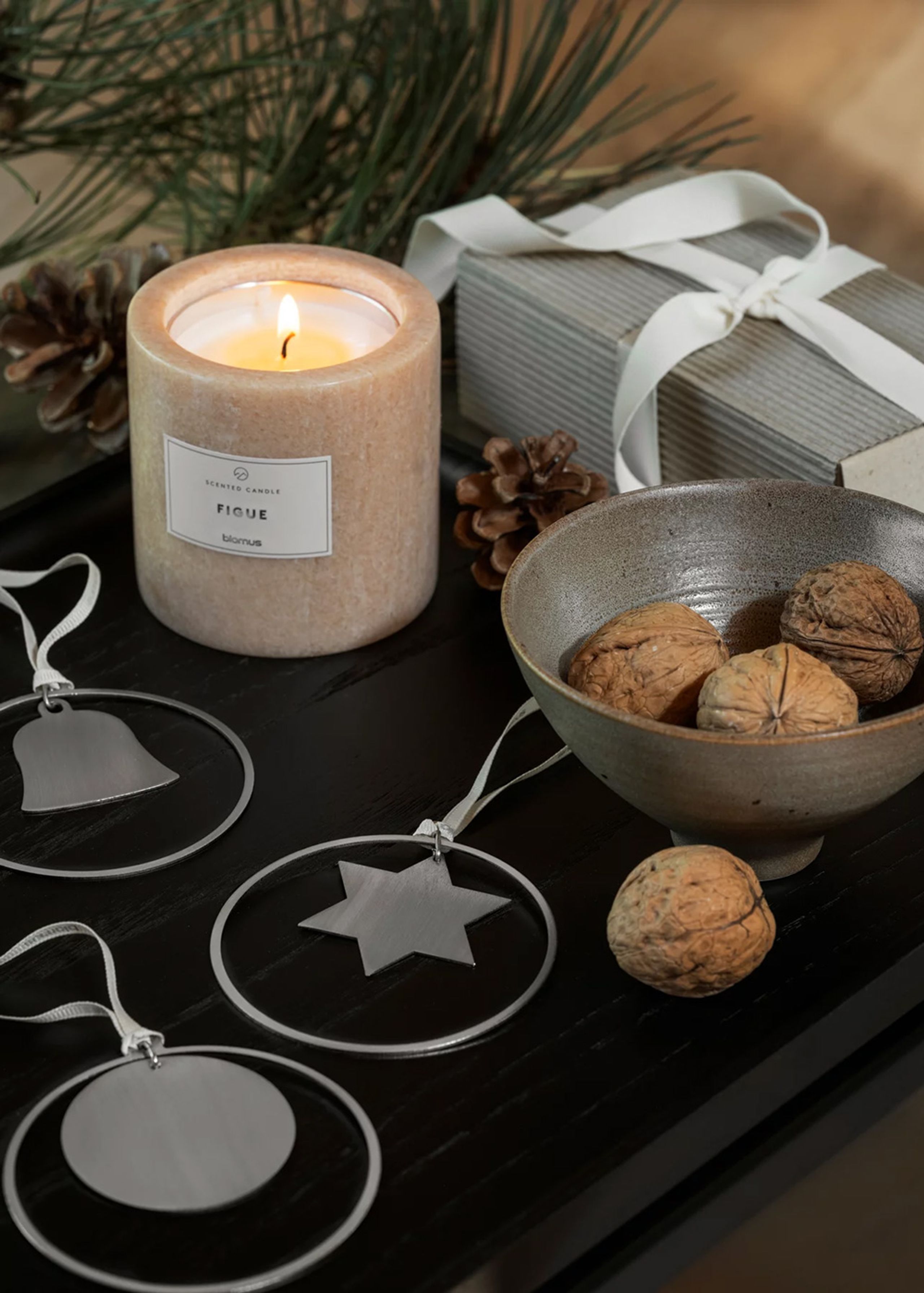 Blomus - Bougies parfumées - Scented Candle - Frabli - Large / Indian Tan