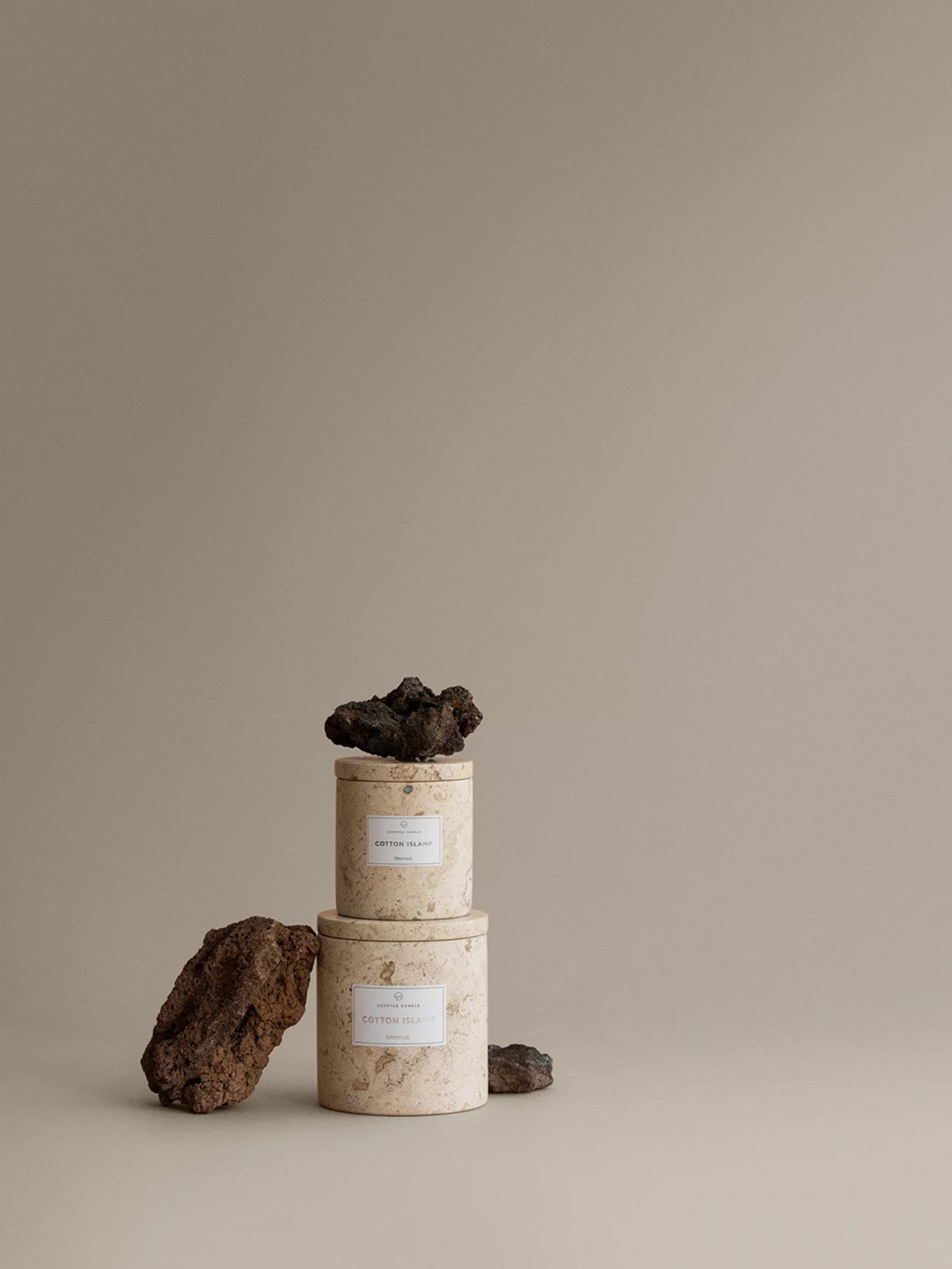 Blomus - Bougies parfumées - Scented Candle - Frabli - Large / Indian Tan