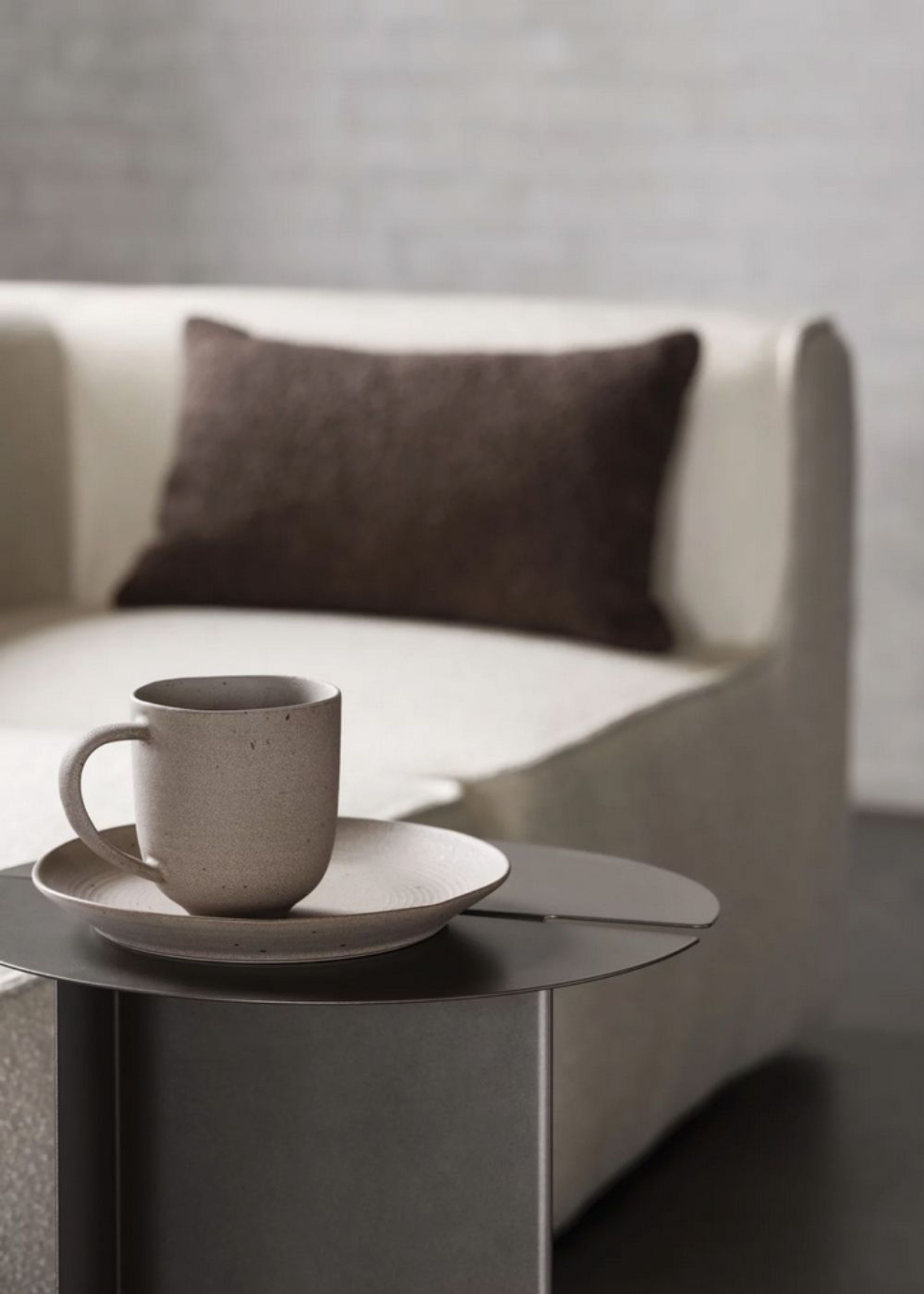 Blomus - Side table - ORU Side Table - Burned Metal, Metallic Finish - Ø35 cm