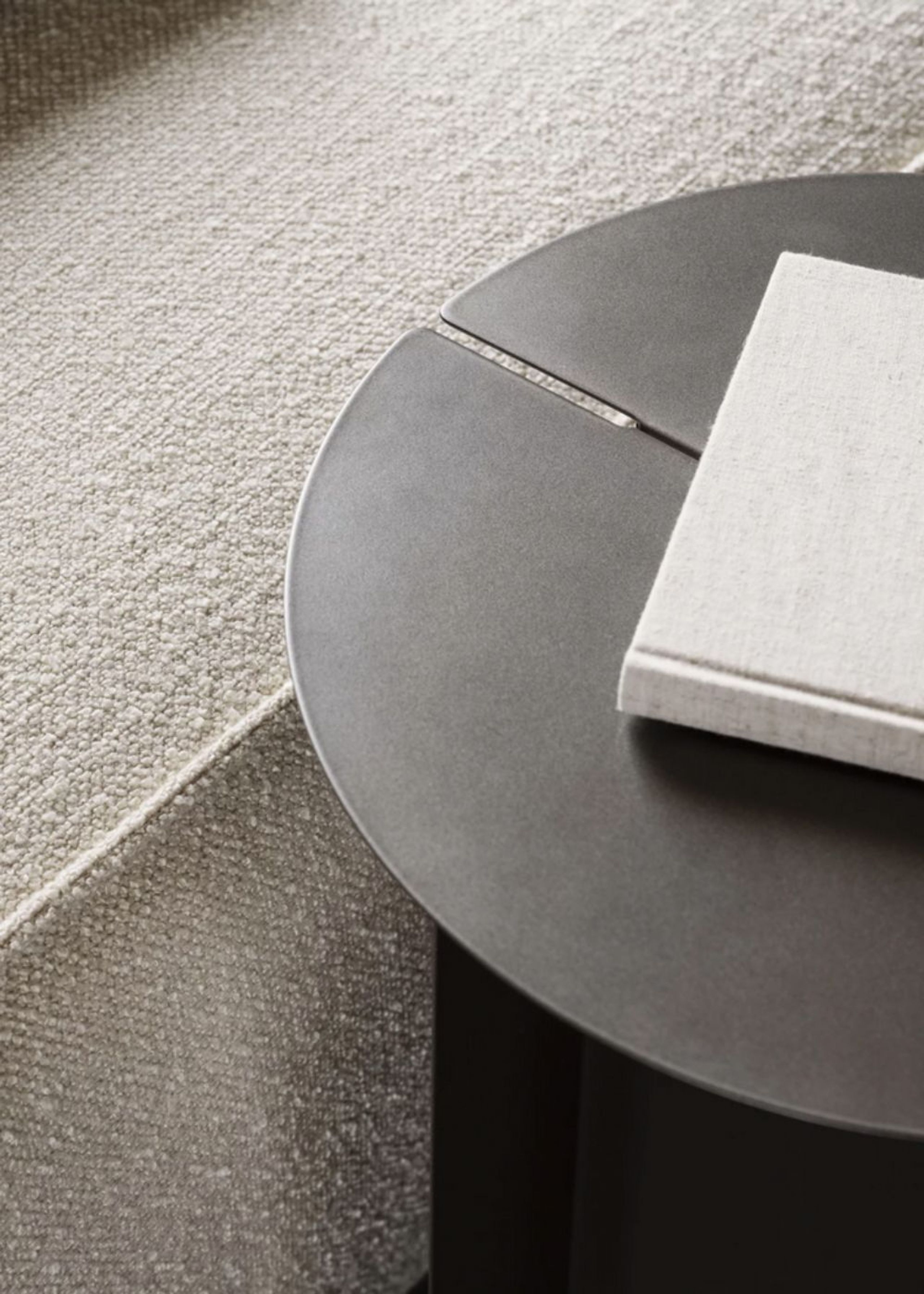 Blomus - Side table - ORU Side Table - Burned Metal, Metallic Finish - Ø35 cm