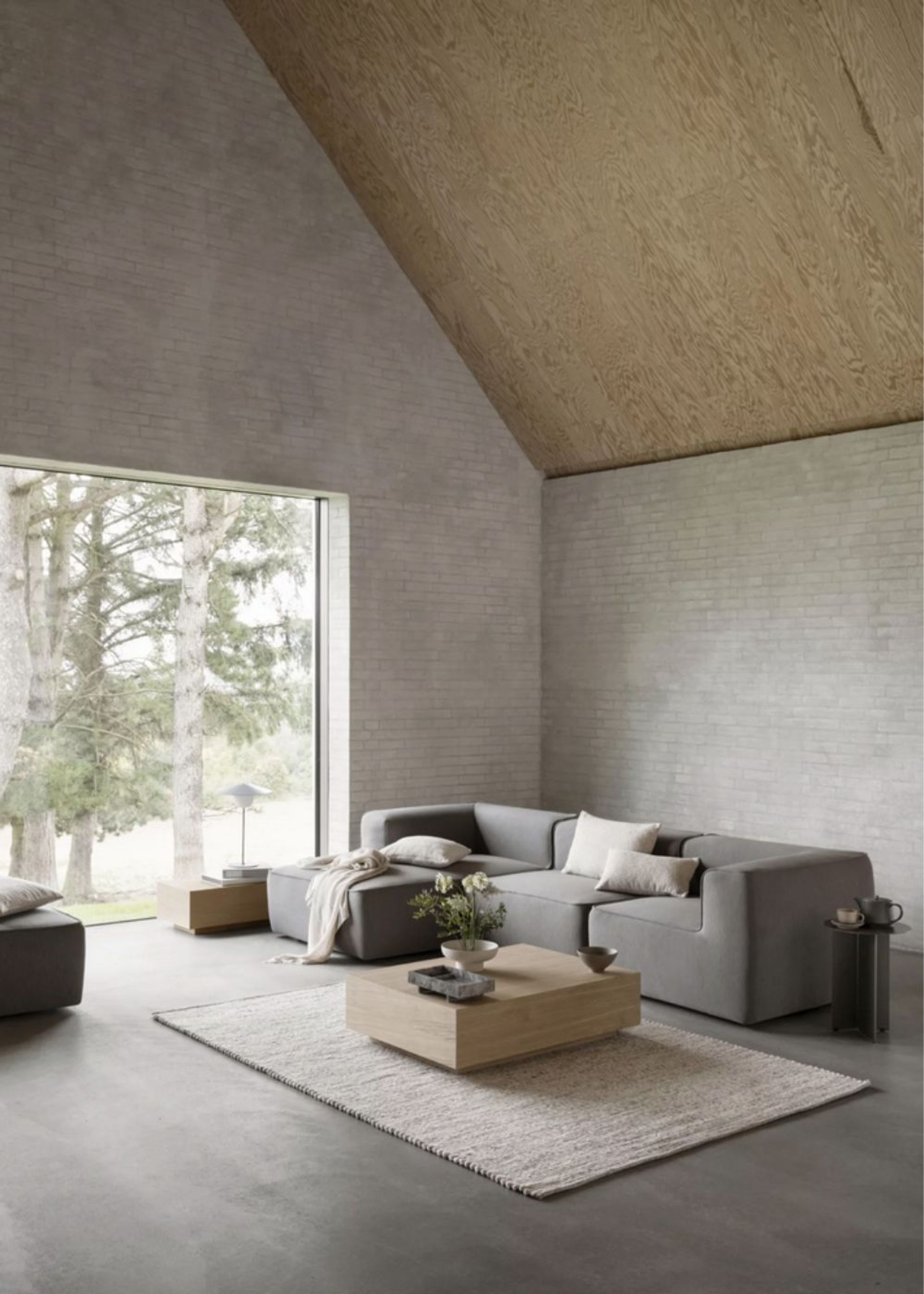 Blomus - Side table - ORU Side Table - Burned Metal, Metallic Finish - Ø35 cm