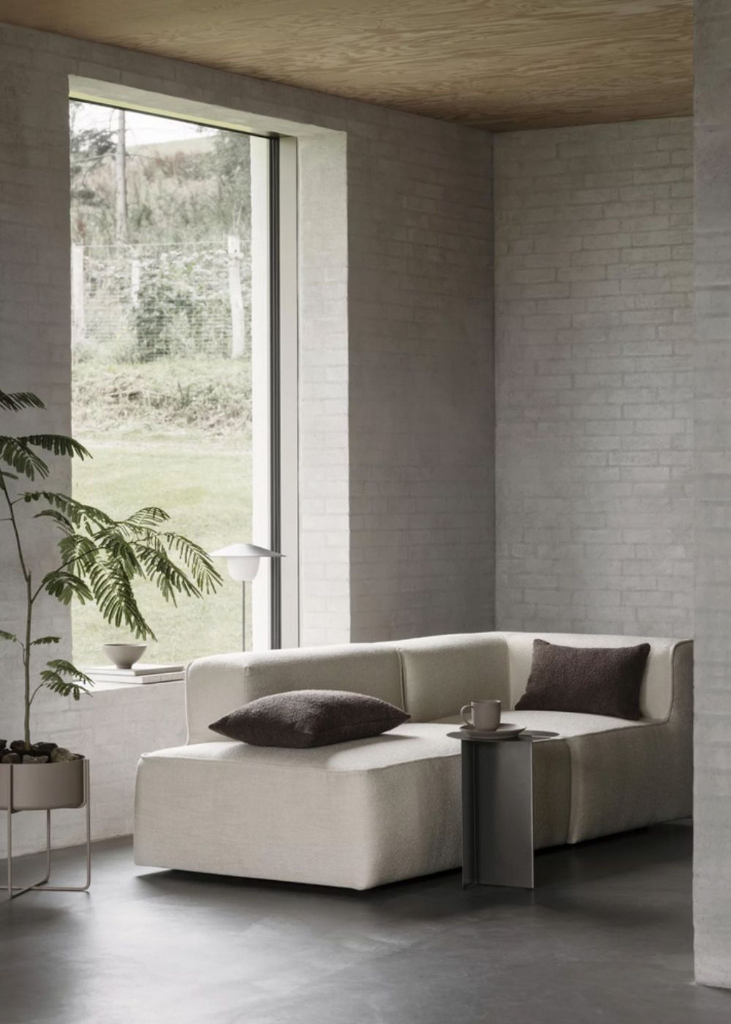 Blomus - Side table - ORU Side Table - Burned Metal, Metallic Finish - Ø35 cm