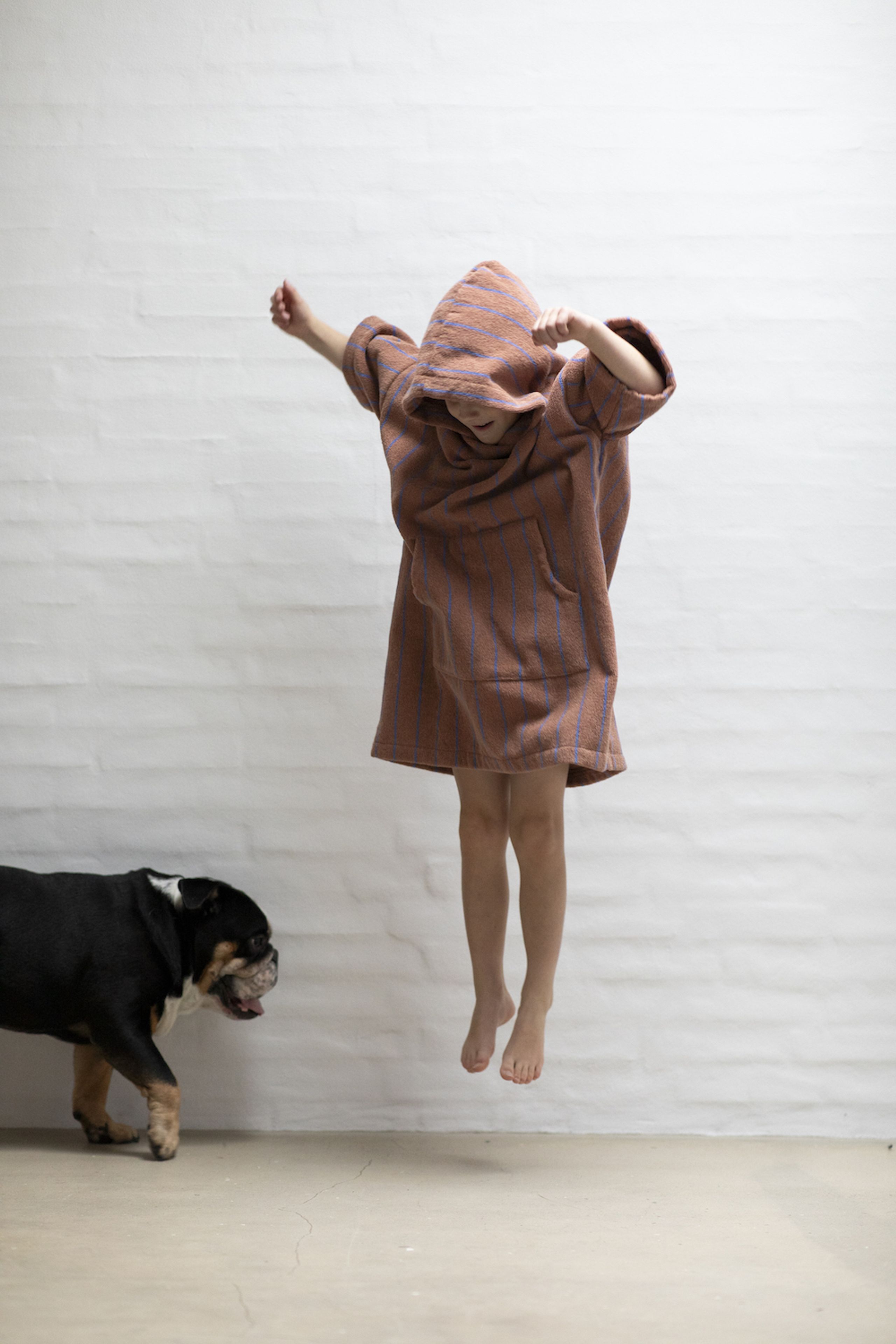 Bongusta - Dětský župan - Naram Kids Poncho - camel & ultramarine