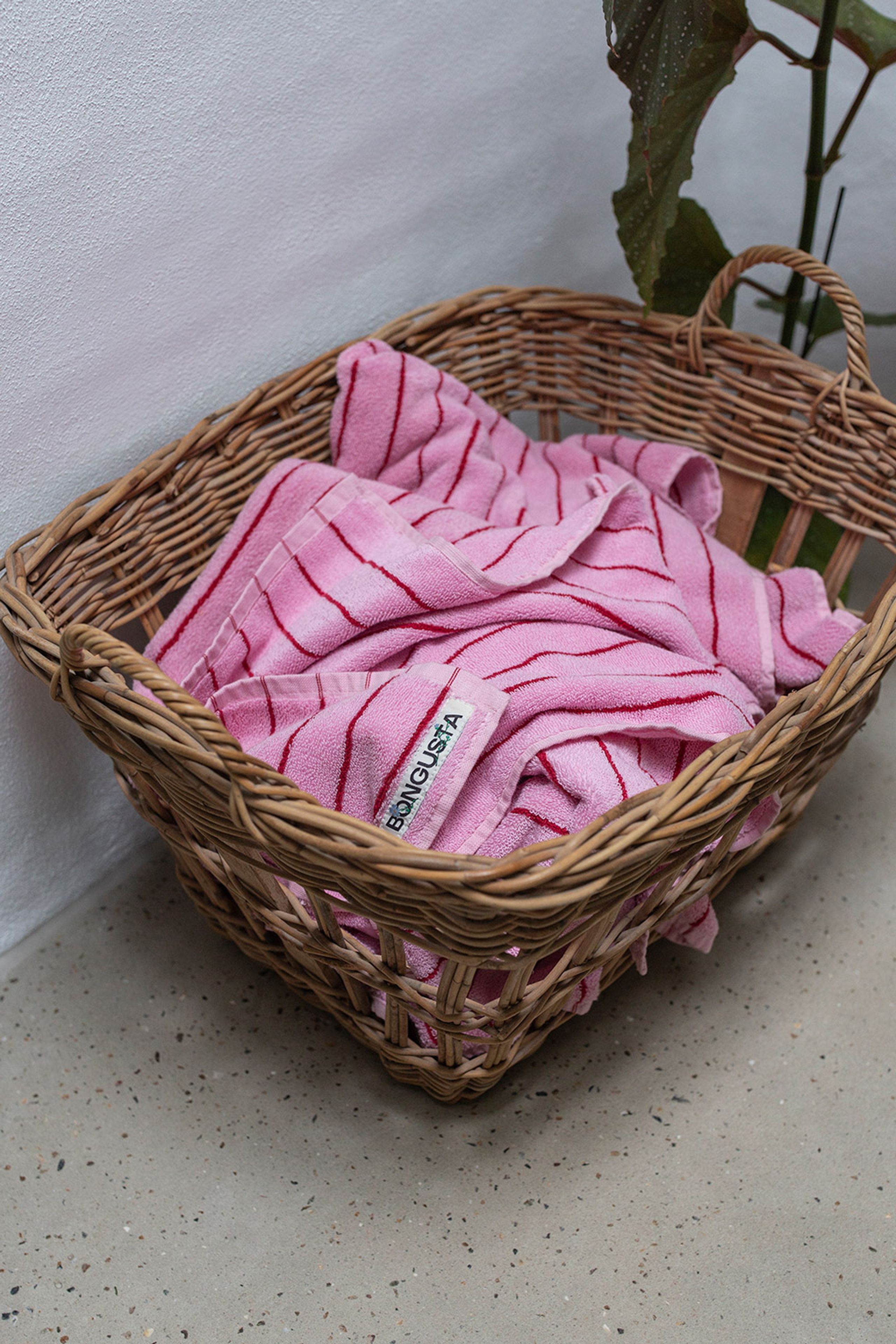 Bongusta - Håndklæde - Naram Towels - Baby Pink / Ski Patrol Red