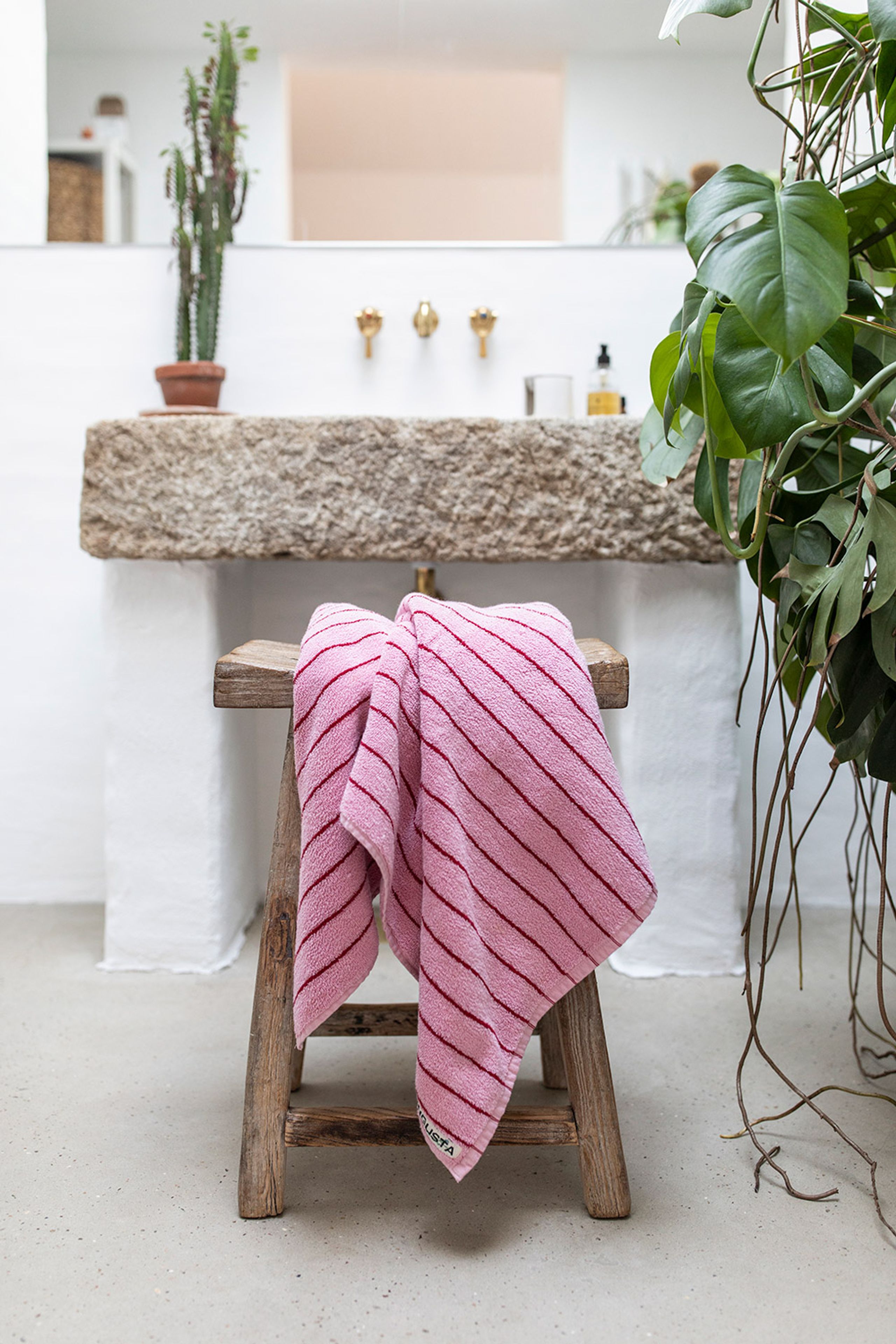 Bongusta - Håndklæde - Naram Towels - Baby Pink / Ski Patrol Red