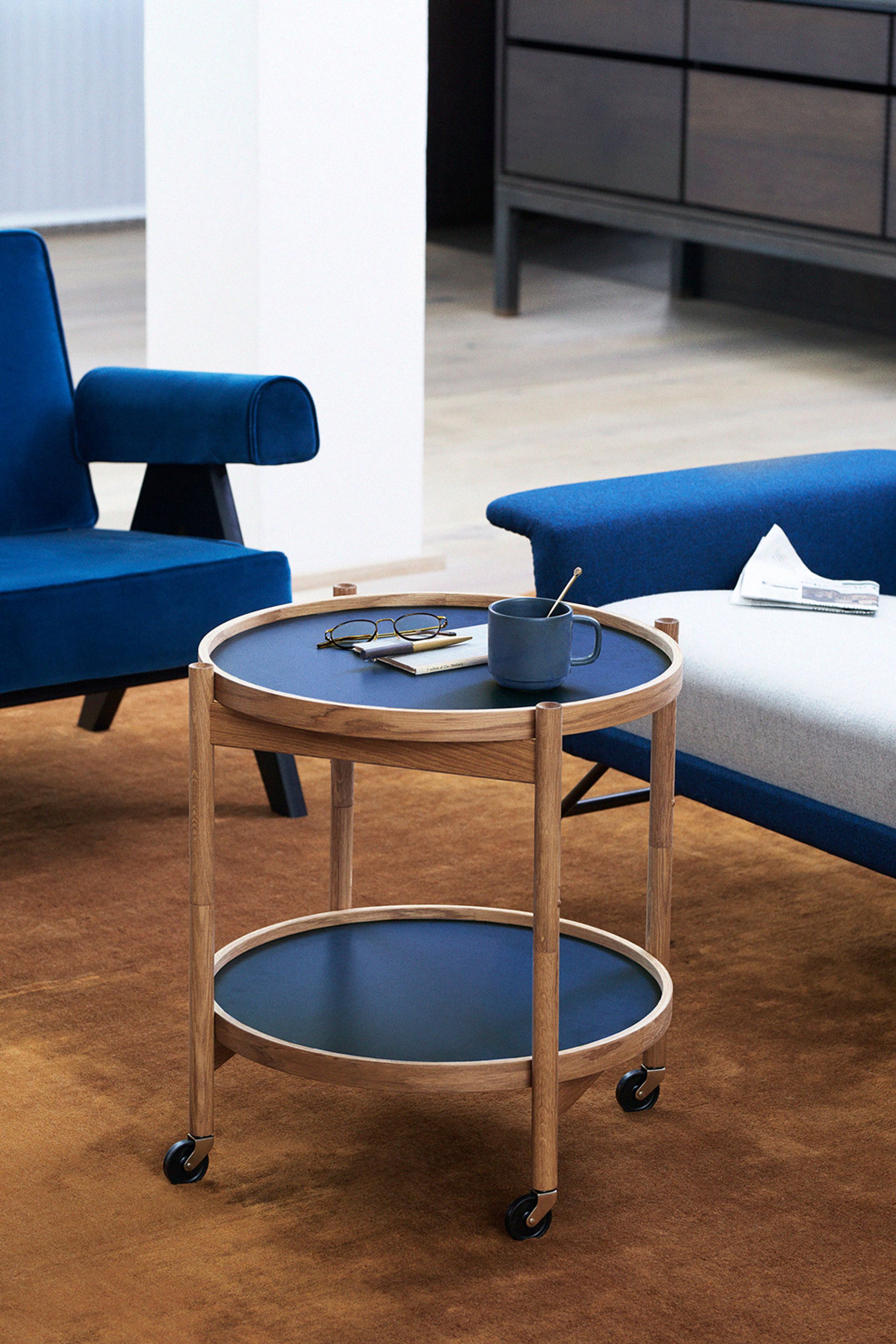 Brdr. Krüger - Conseil d'administration - Bølling Tray Table 60 / Fumed Oak - BASE - White/Black