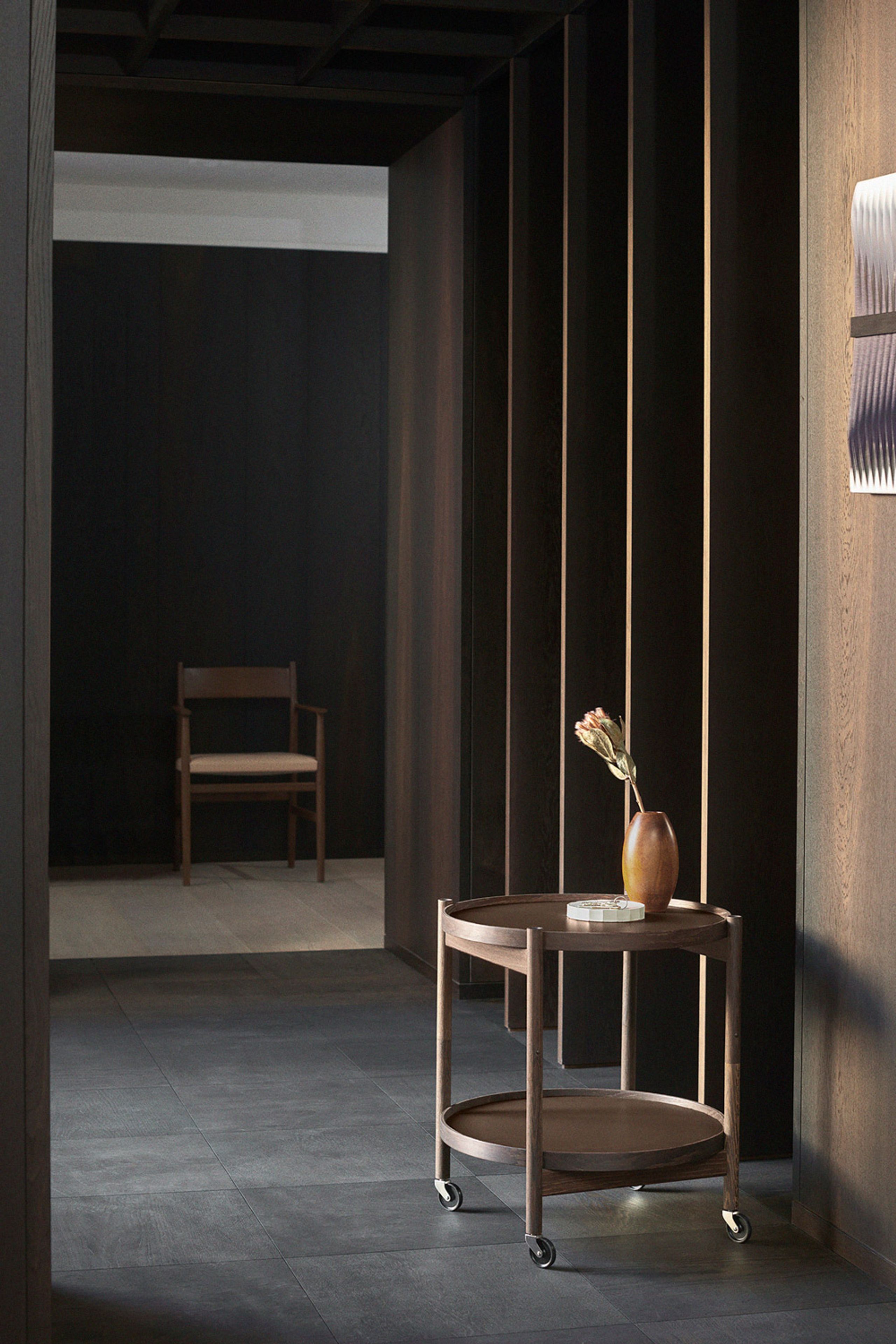 Brdr. Krüger - Table à plateaux - Bølling Tray Table 60 / Oiled Walnut - CLAY - Cognac/Black