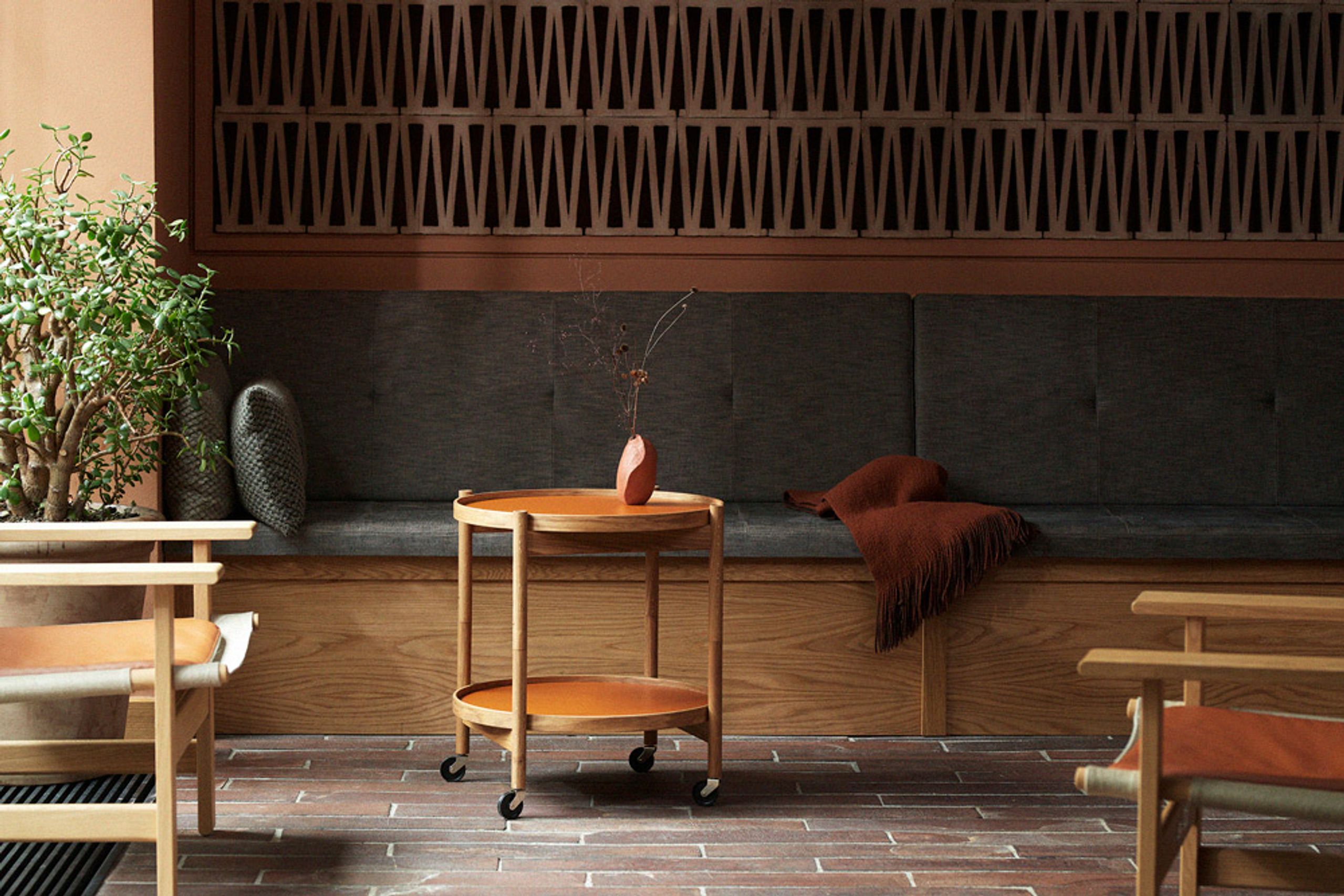 Brdr. Krüger - Table à plateaux - Bølling Tray Table 60 / Oiled Walnut - CLAY - Cognac/Black