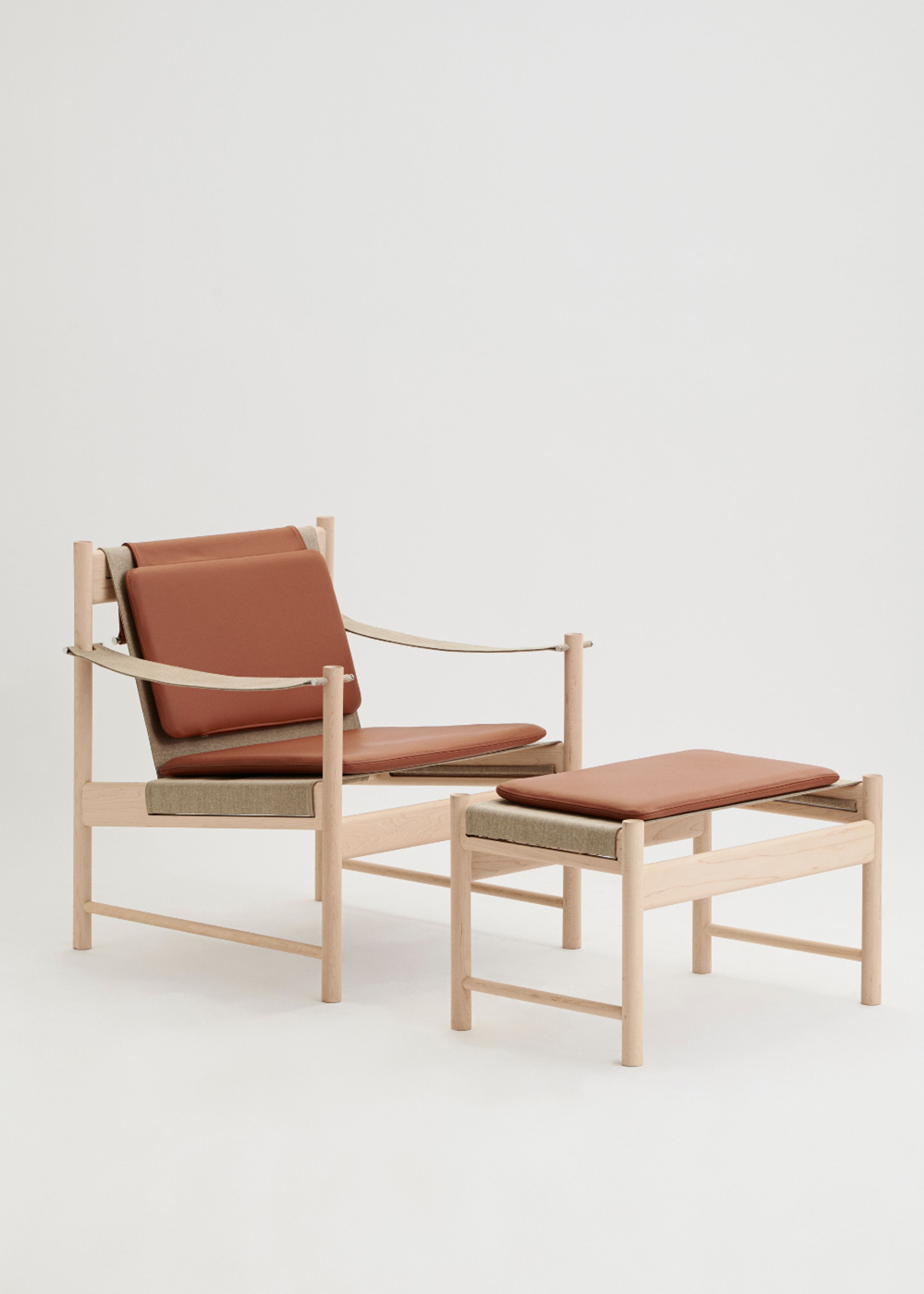 Brdr. Krüger - Chaise lounge - Hans Bølling Lounge Chair - Maple White Oiled - Spectrum, Brandy Læder - 30155
