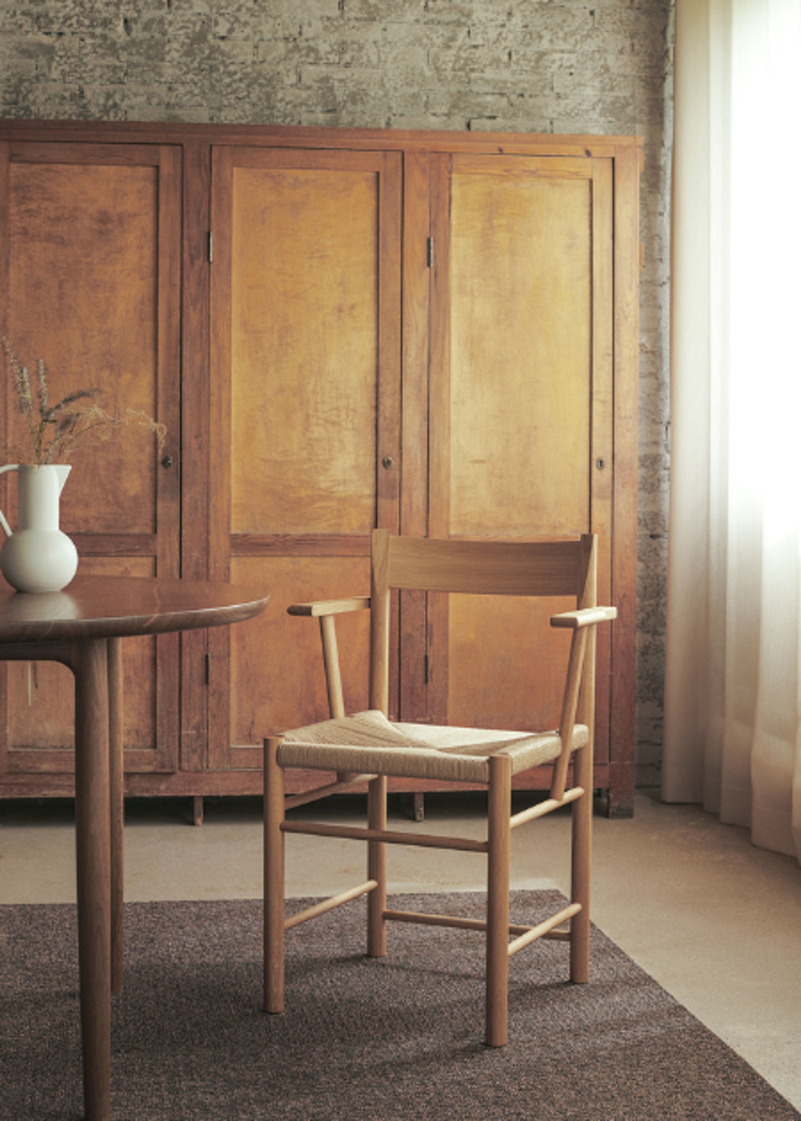 Brdr. Krüger - Chaise à manger - F Spisebordsstol - Eg Klar Voks Olieret, Sort Polyester Fletsæde