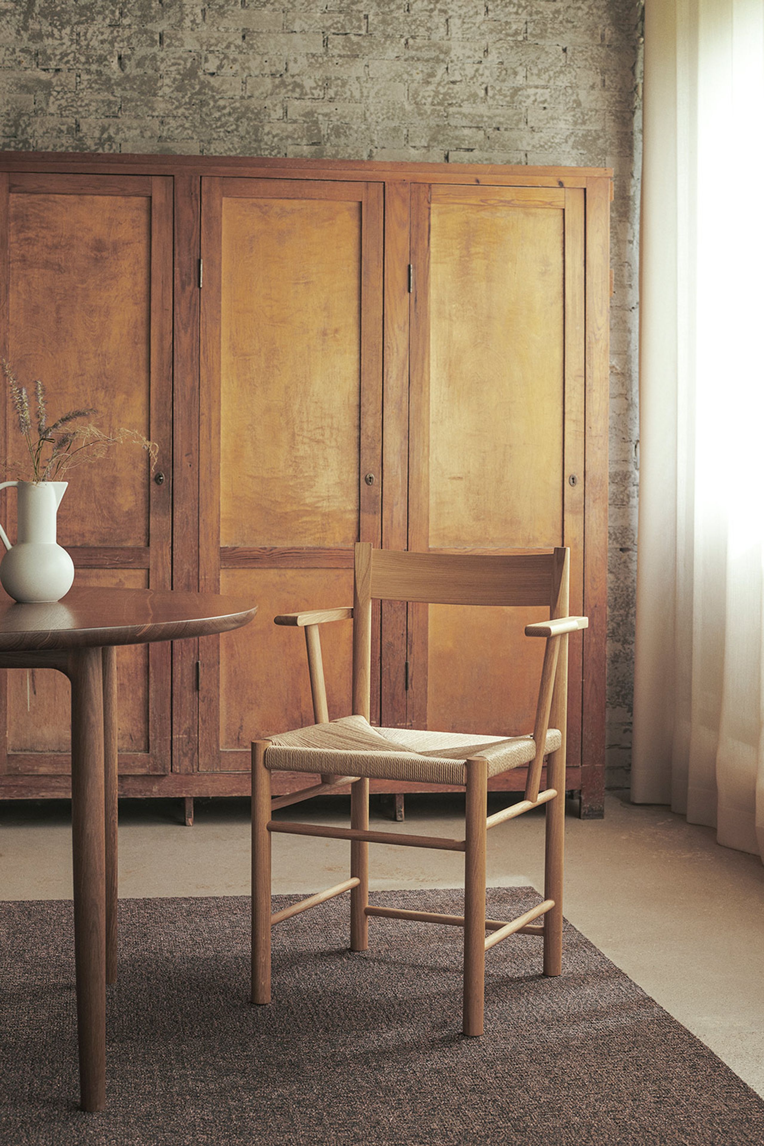 Brdr. Krüger - Cadeira - F-Chair - Ash Red Lacquered / Paper Braid