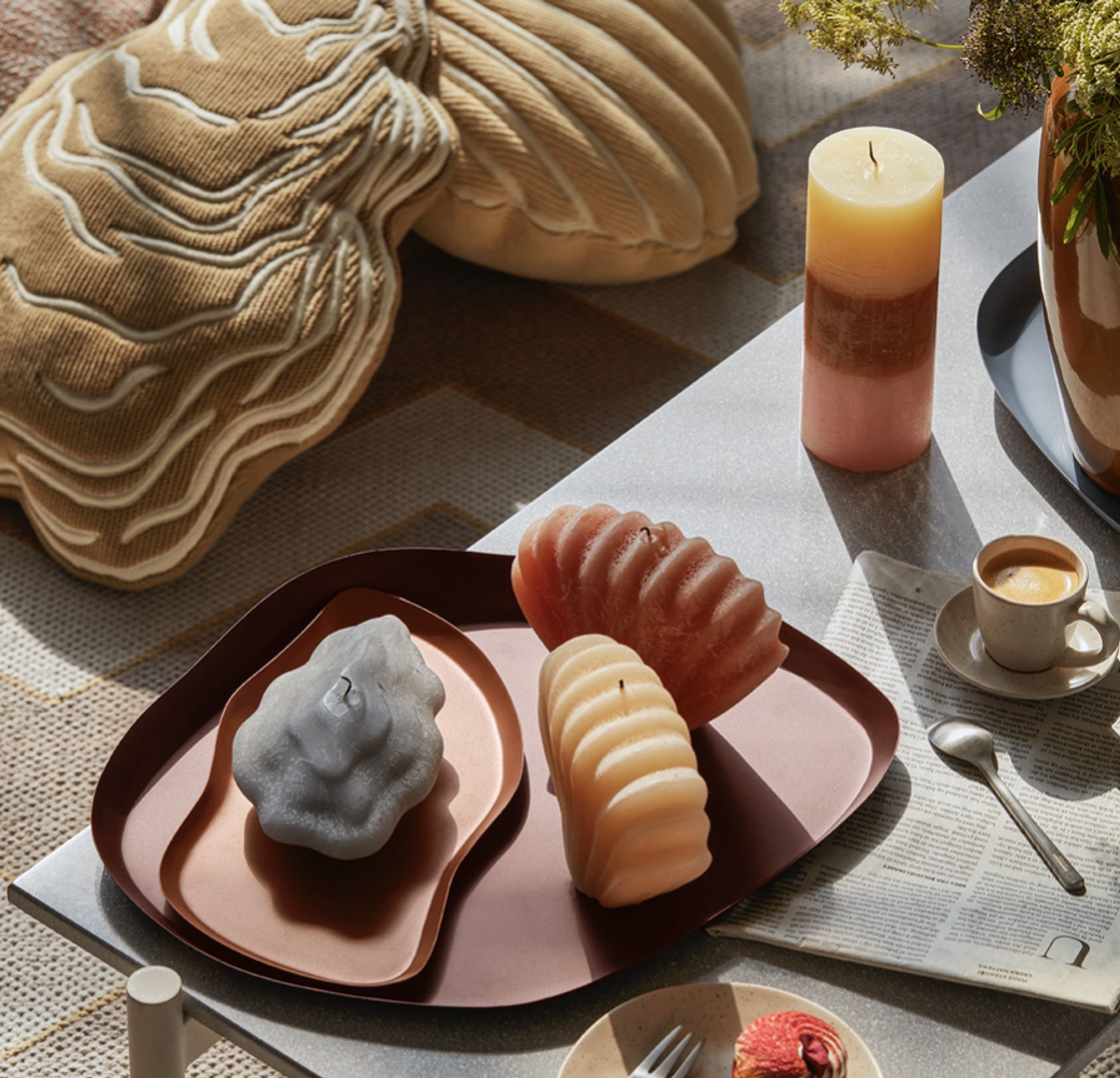 Broste CPH - Świeca blokowa - Figure Candle Seashell / Oister - Serenity Blue