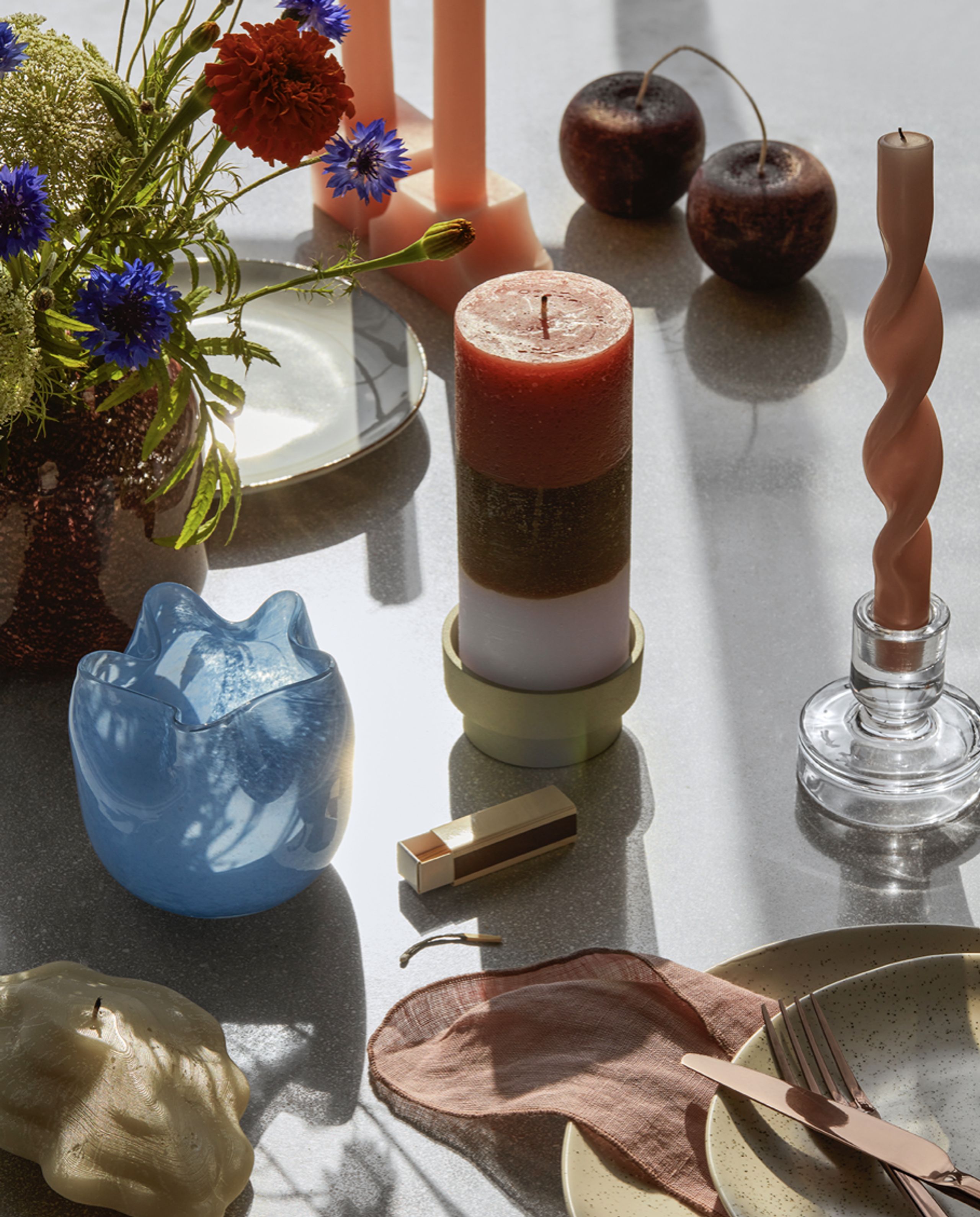 Broste CPH - Świeca blokowa - Figure Candle Seashell / Oister - Serenity Blue