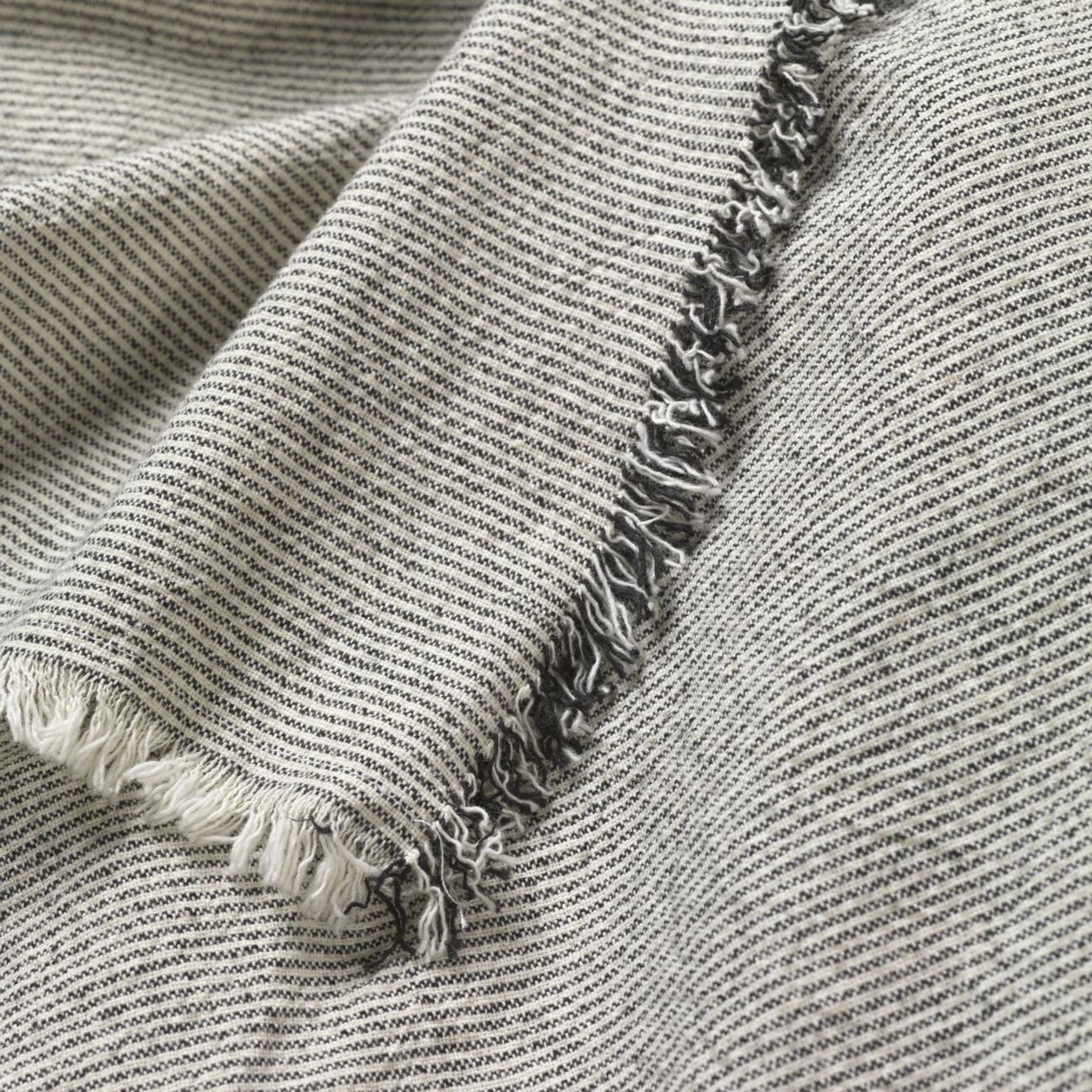 Broste CPH - Toalha de mesa - Elouise Dug - Black/Off White